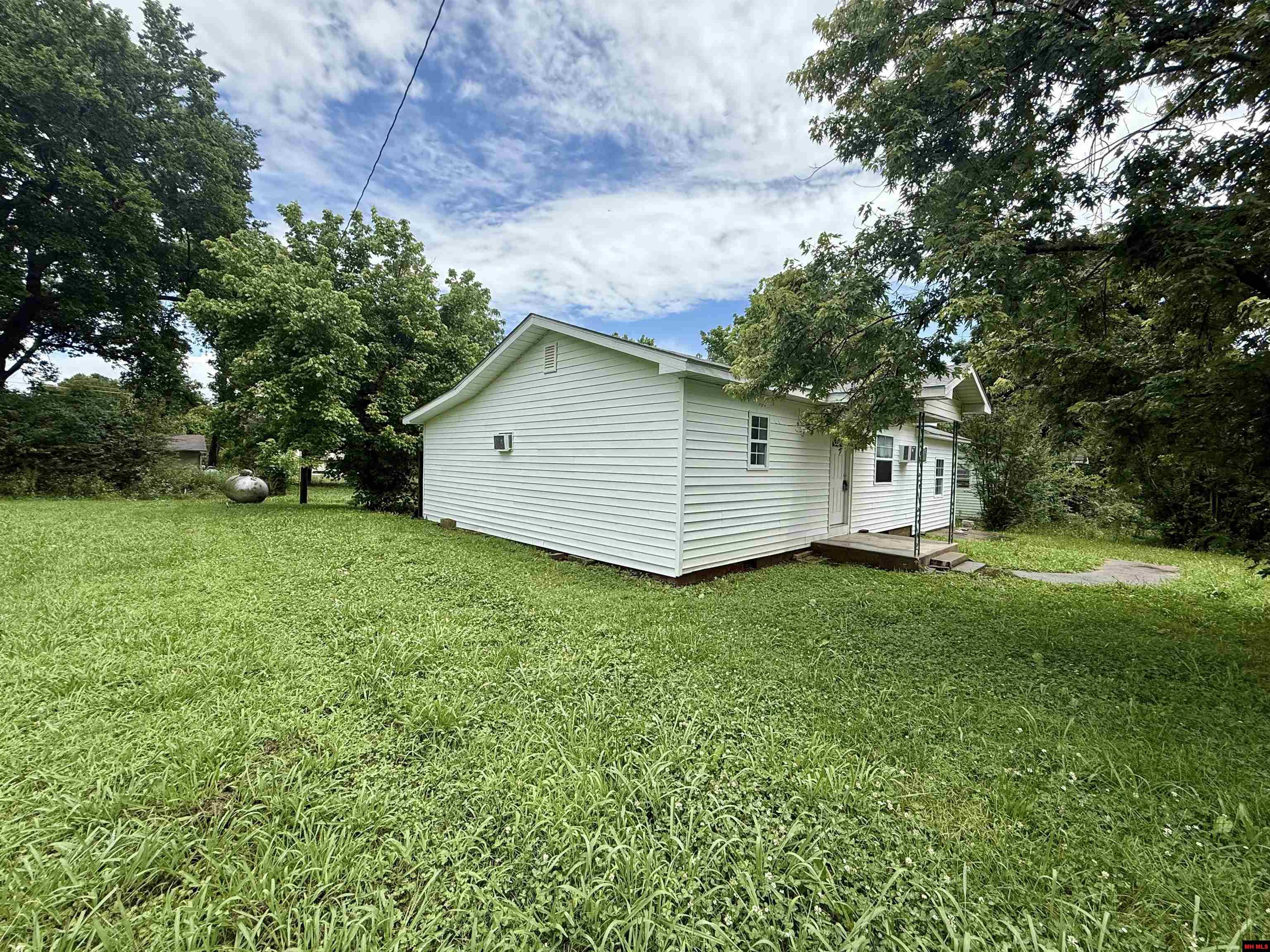 131 N PINE STREET Salem, AR