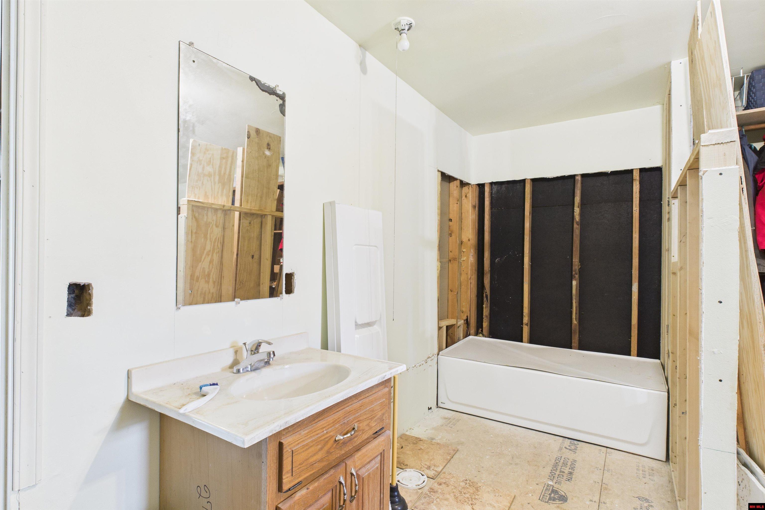 142 WALNUT CIRCLE Yellville, AR