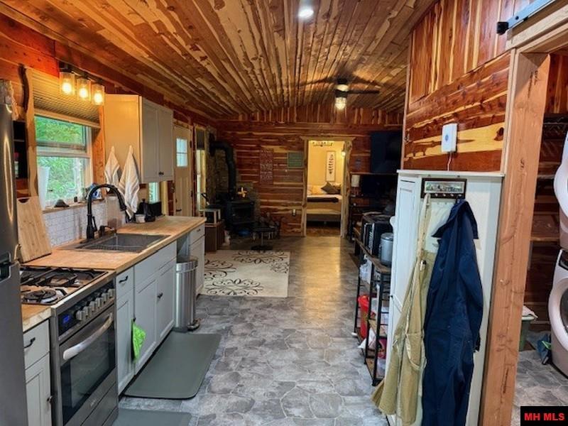 1674 ECHOWOOD CIRCLE Viola, AR 72583