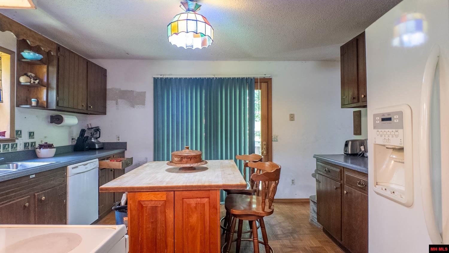 2048 CR 27 Mountain Home, AR 72653