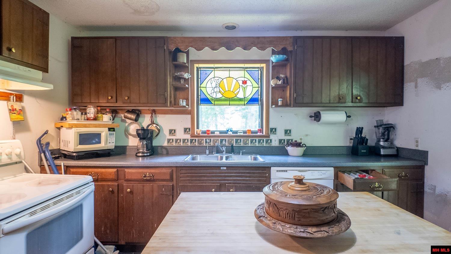 2048 CR 27 Mountain Home, AR 72653