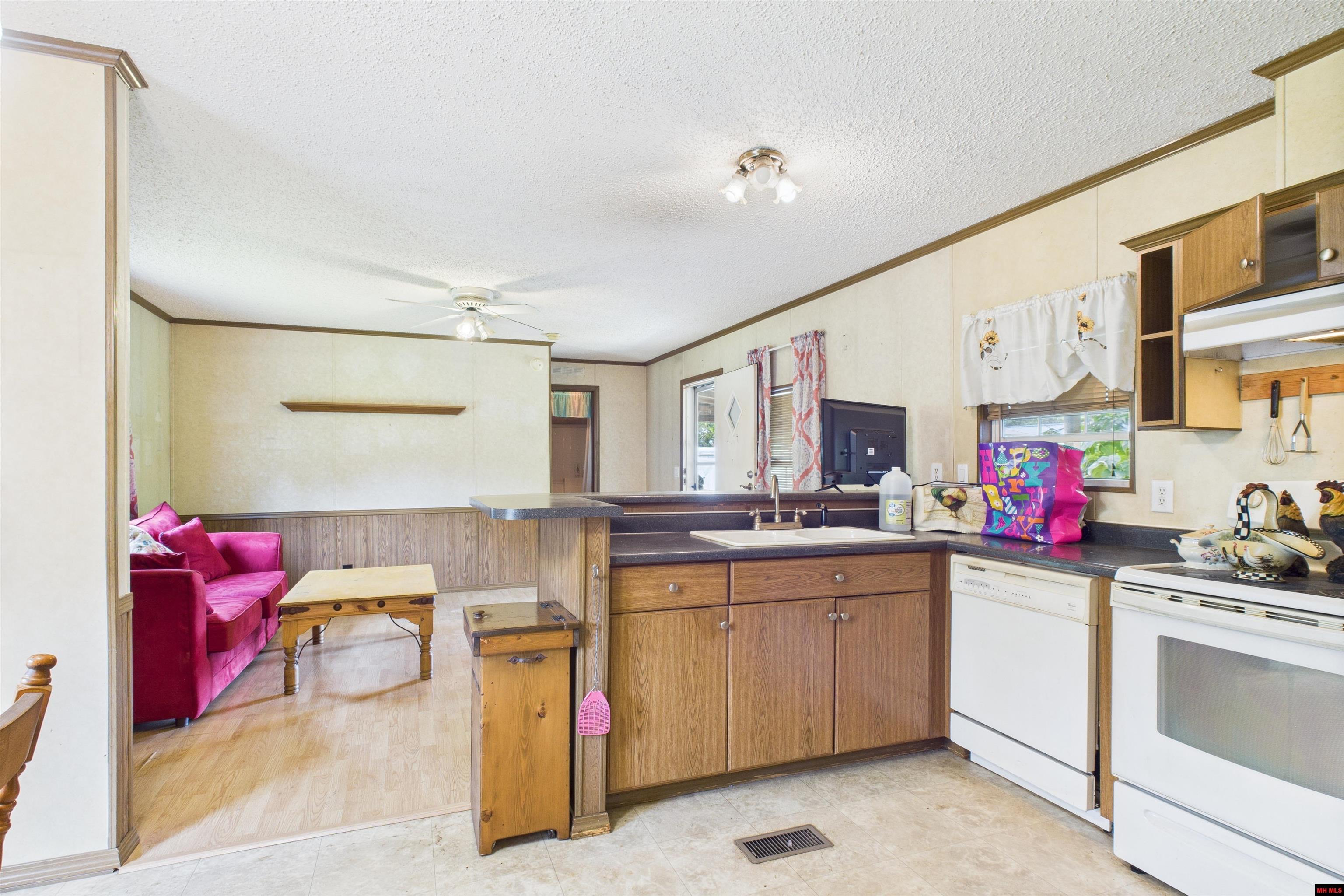 277 CHEROKEE RIDGE LANE Yellville, AR