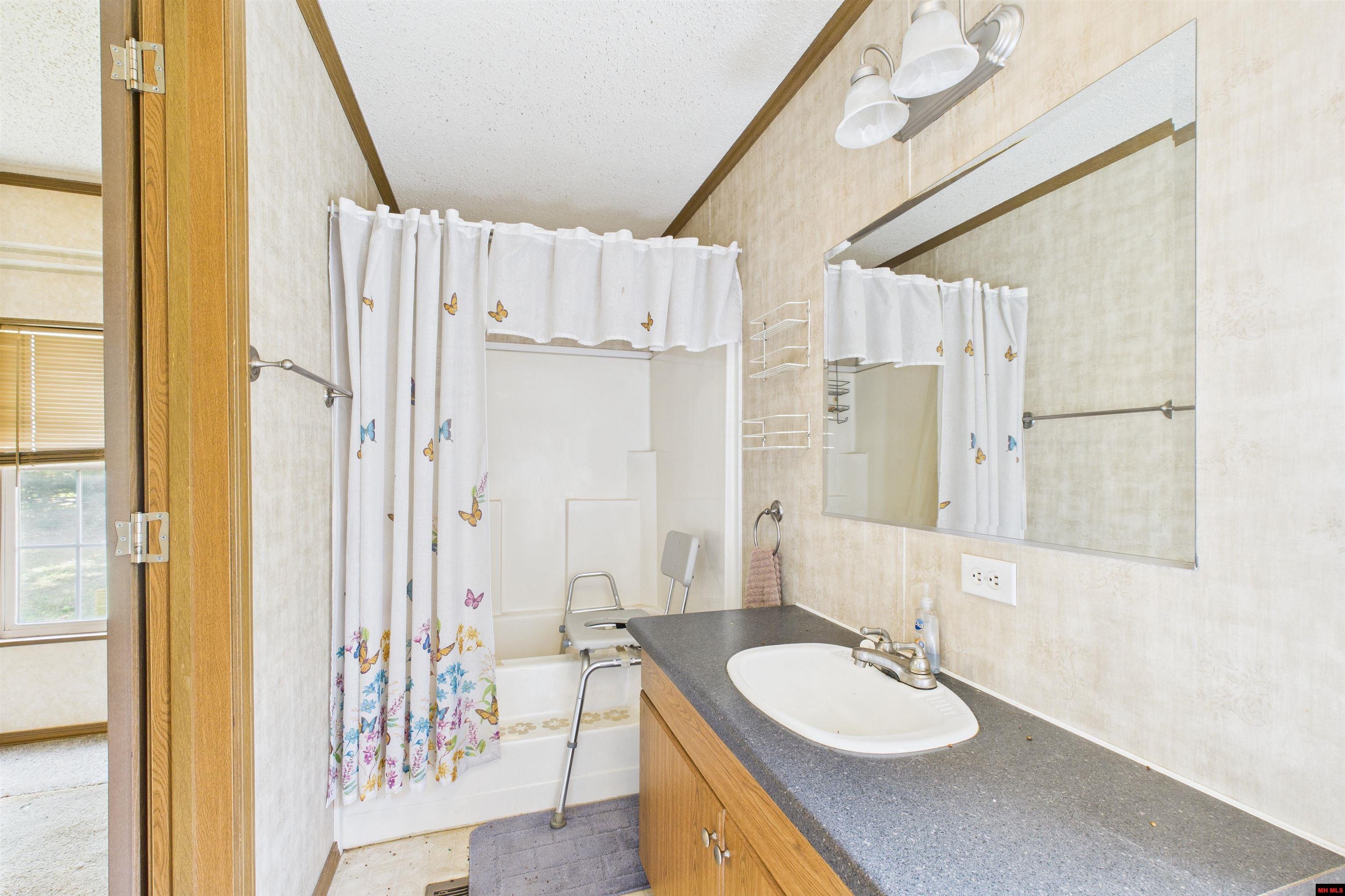 277 CHEROKEE RIDGE LANE Yellville, AR