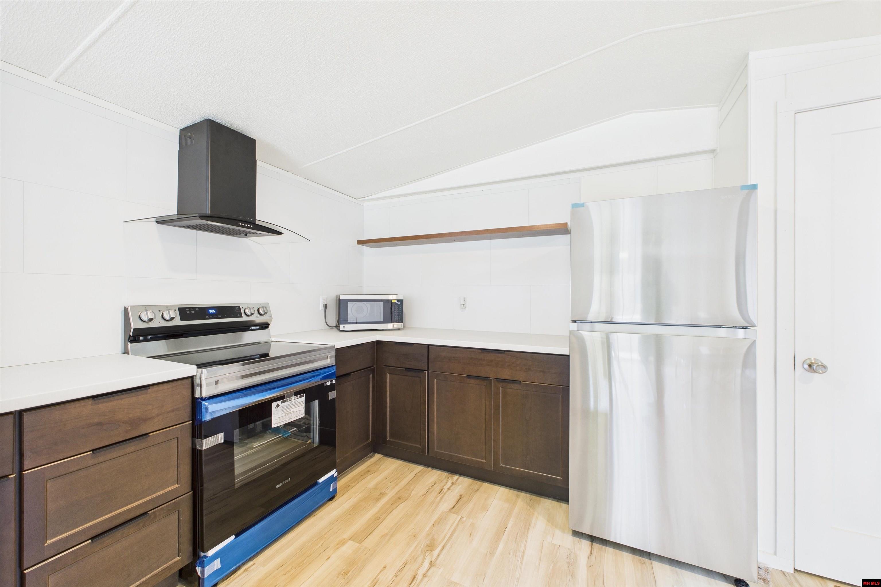 2111 WEST ROAD Mountain Home, AR