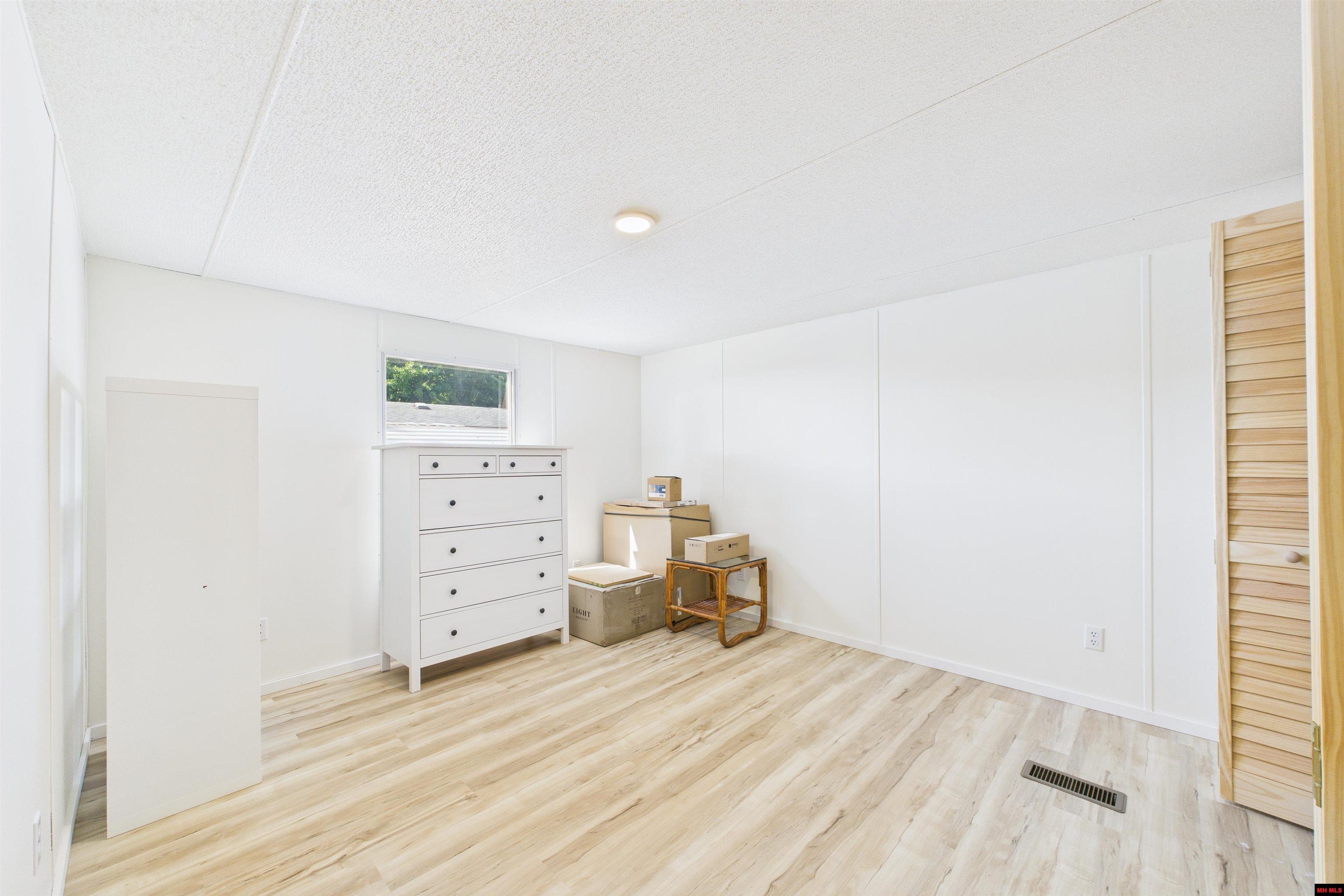 2111 WEST ROAD Mountain Home, AR