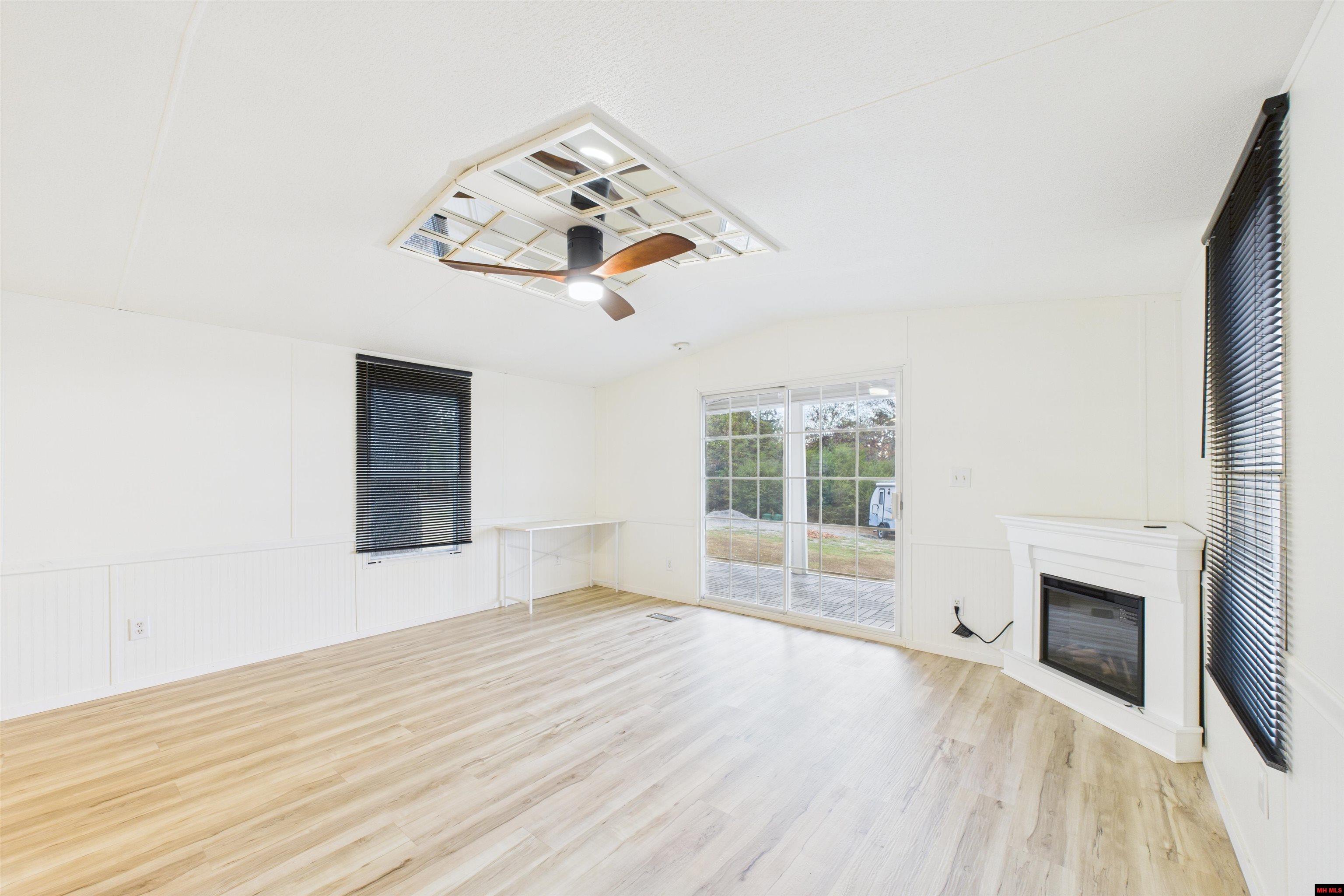 2111 WEST ROAD Mountain Home, AR