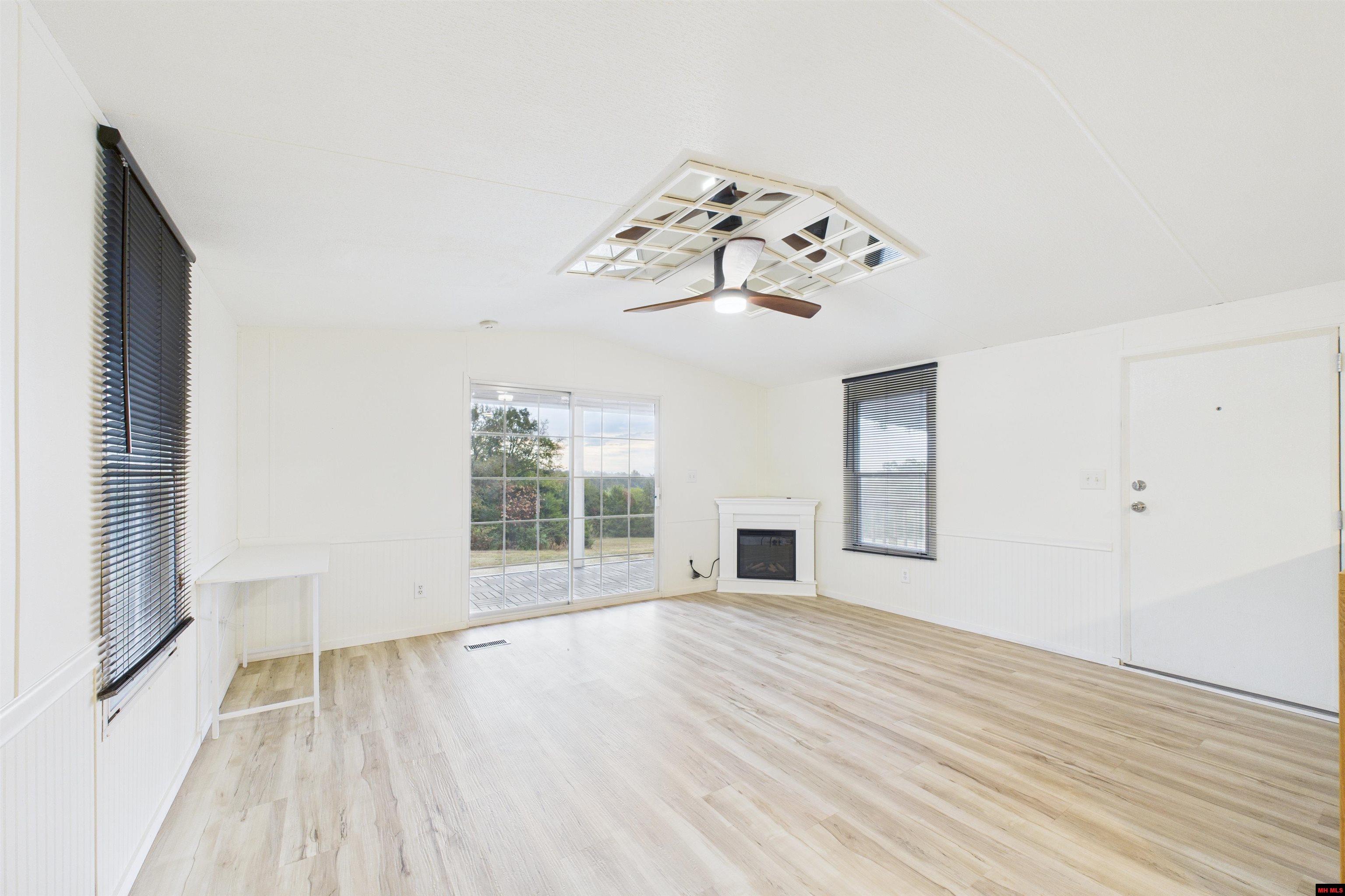 2111 WEST ROAD Mountain Home, AR