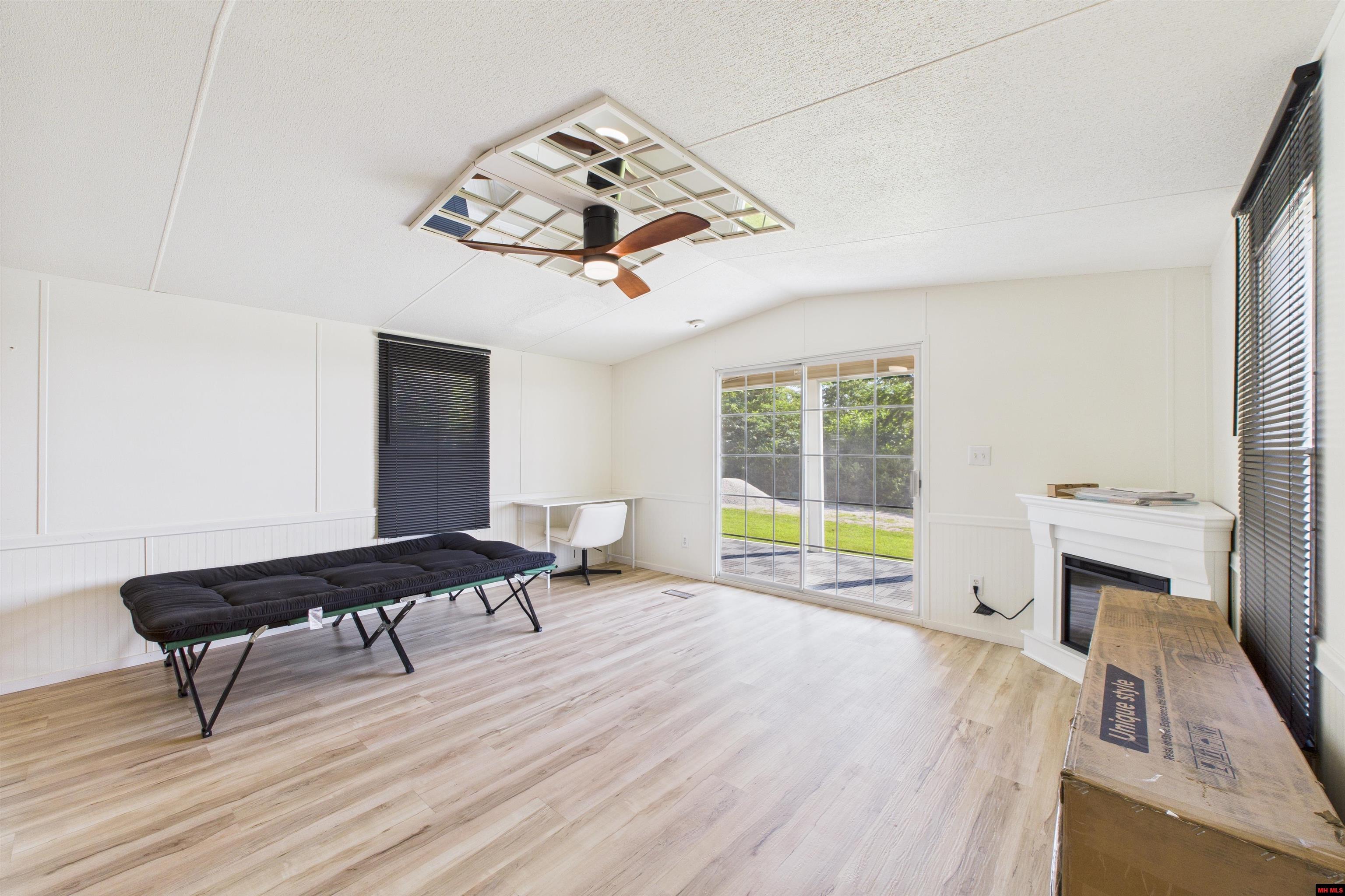 2111 WEST ROAD Mountain Home, AR