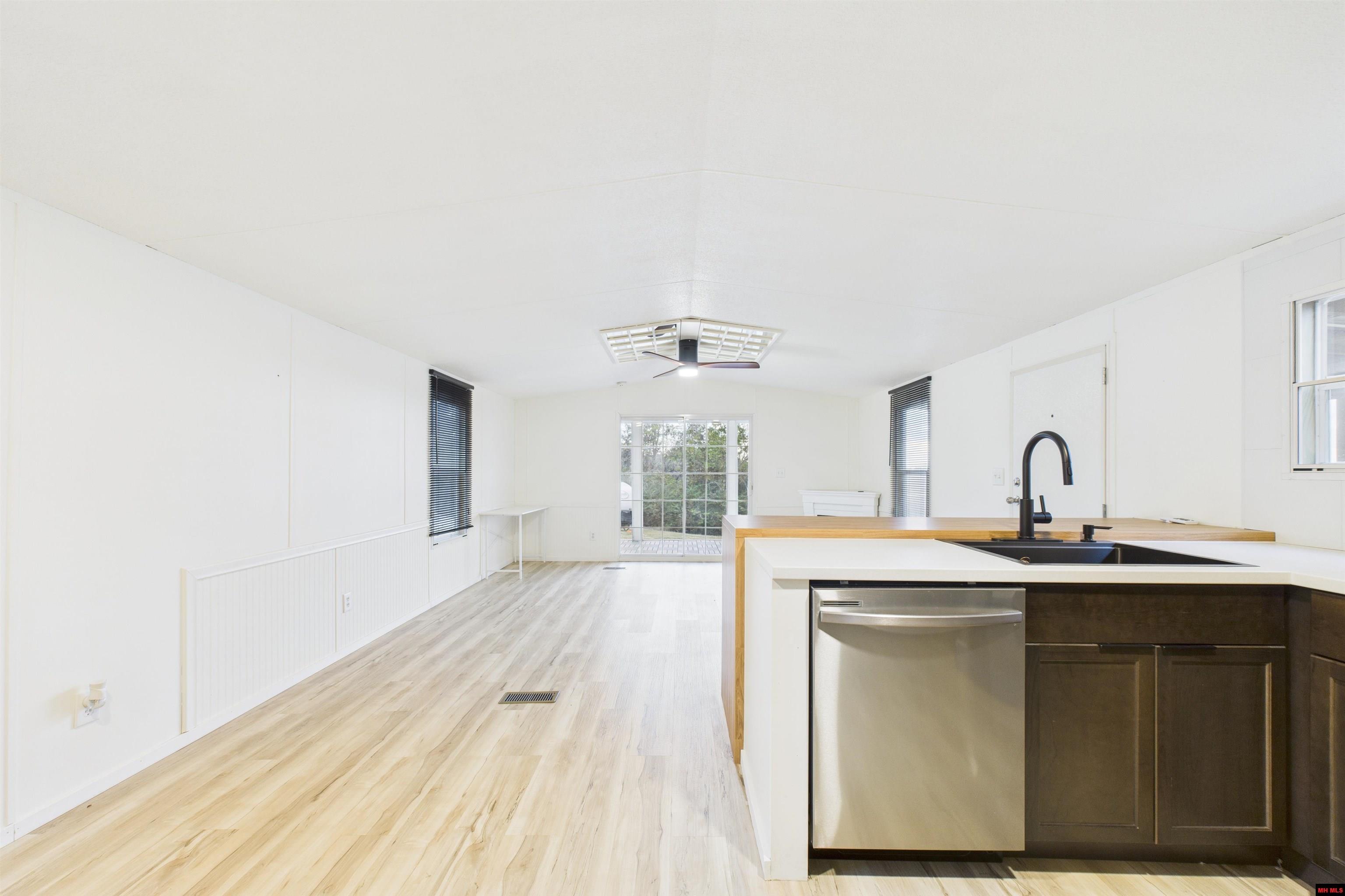 2111 WEST ROAD Mountain Home, AR