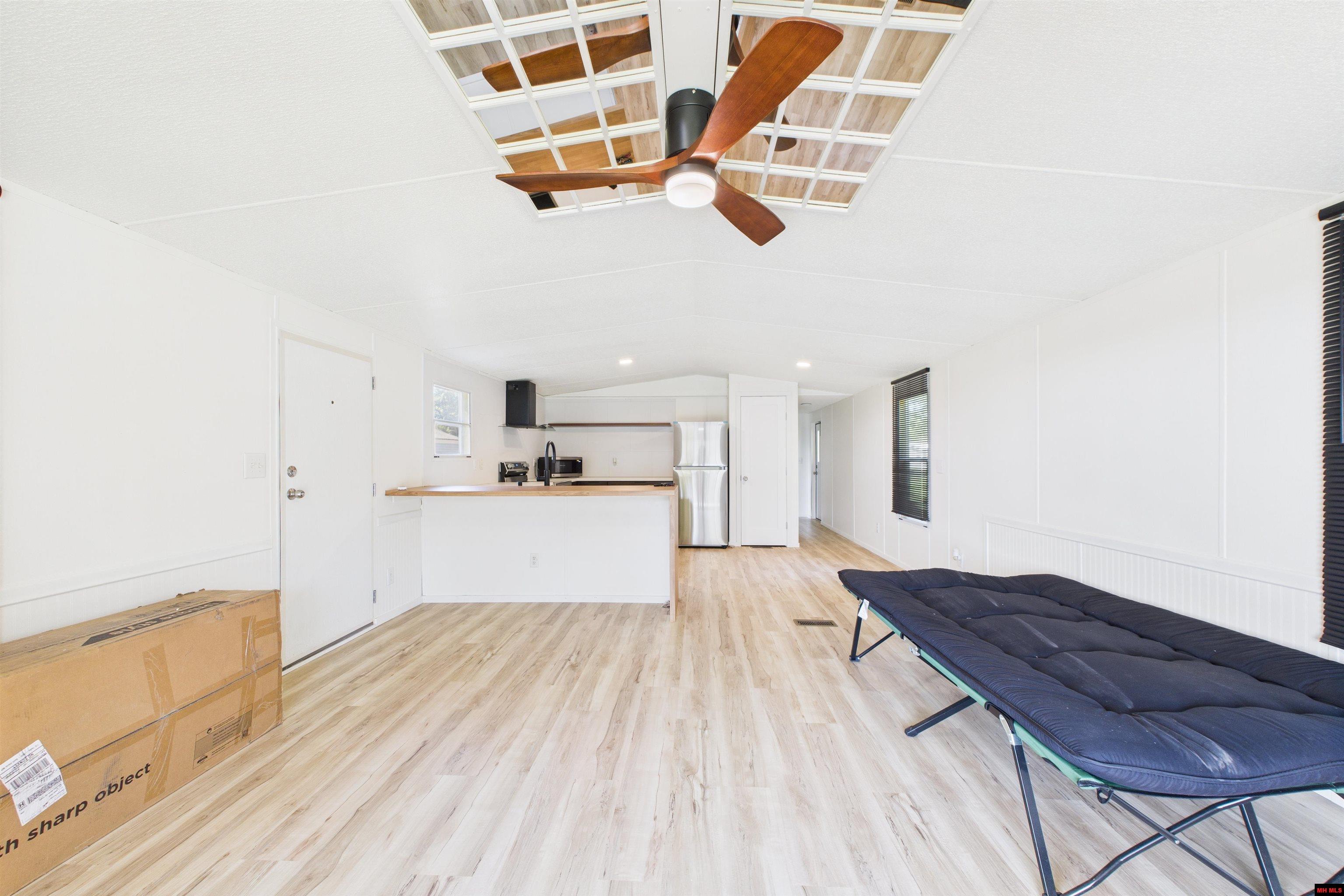 2111 WEST ROAD Mountain Home, AR