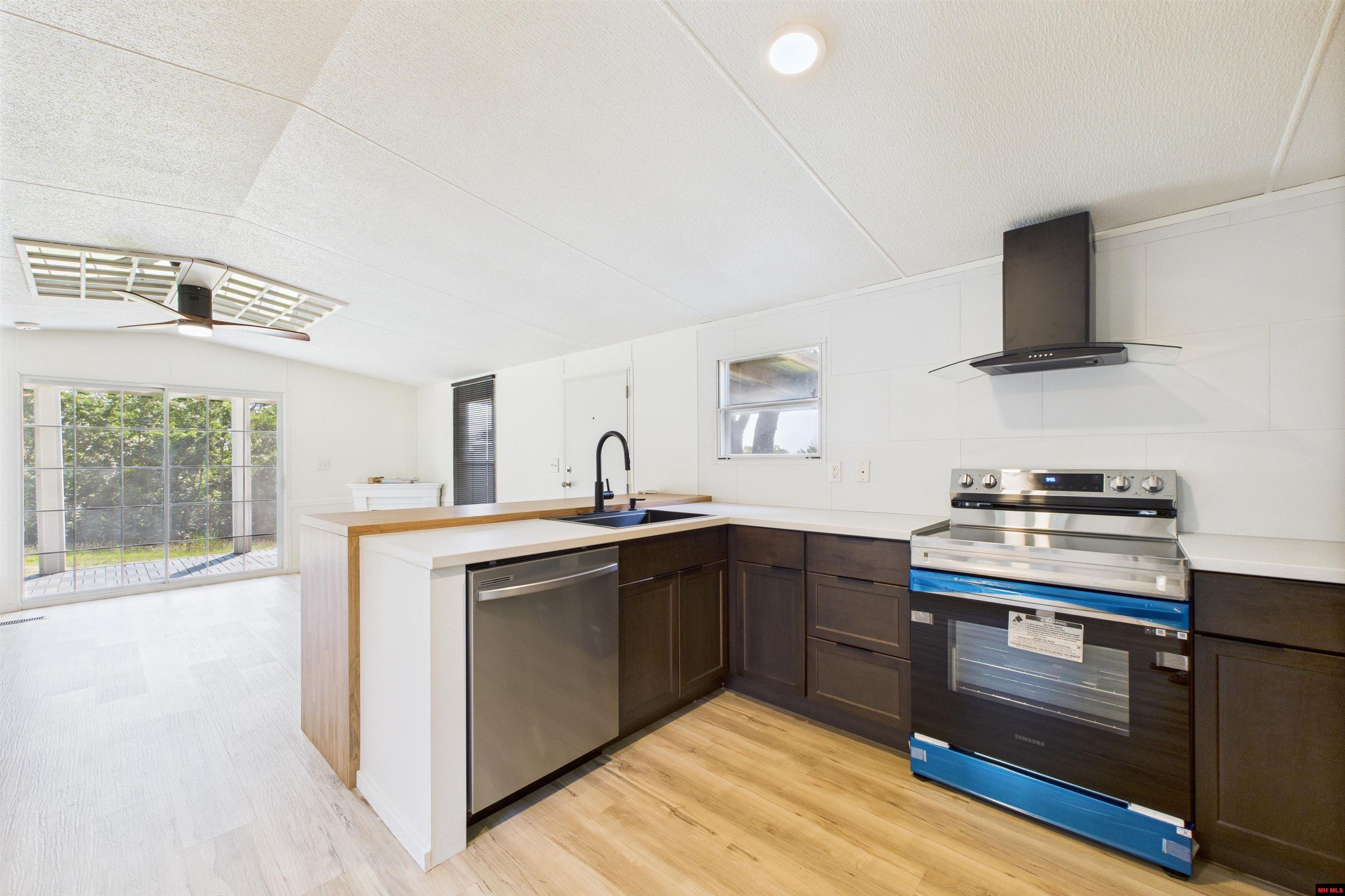 2111 WEST ROAD Mountain Home, AR