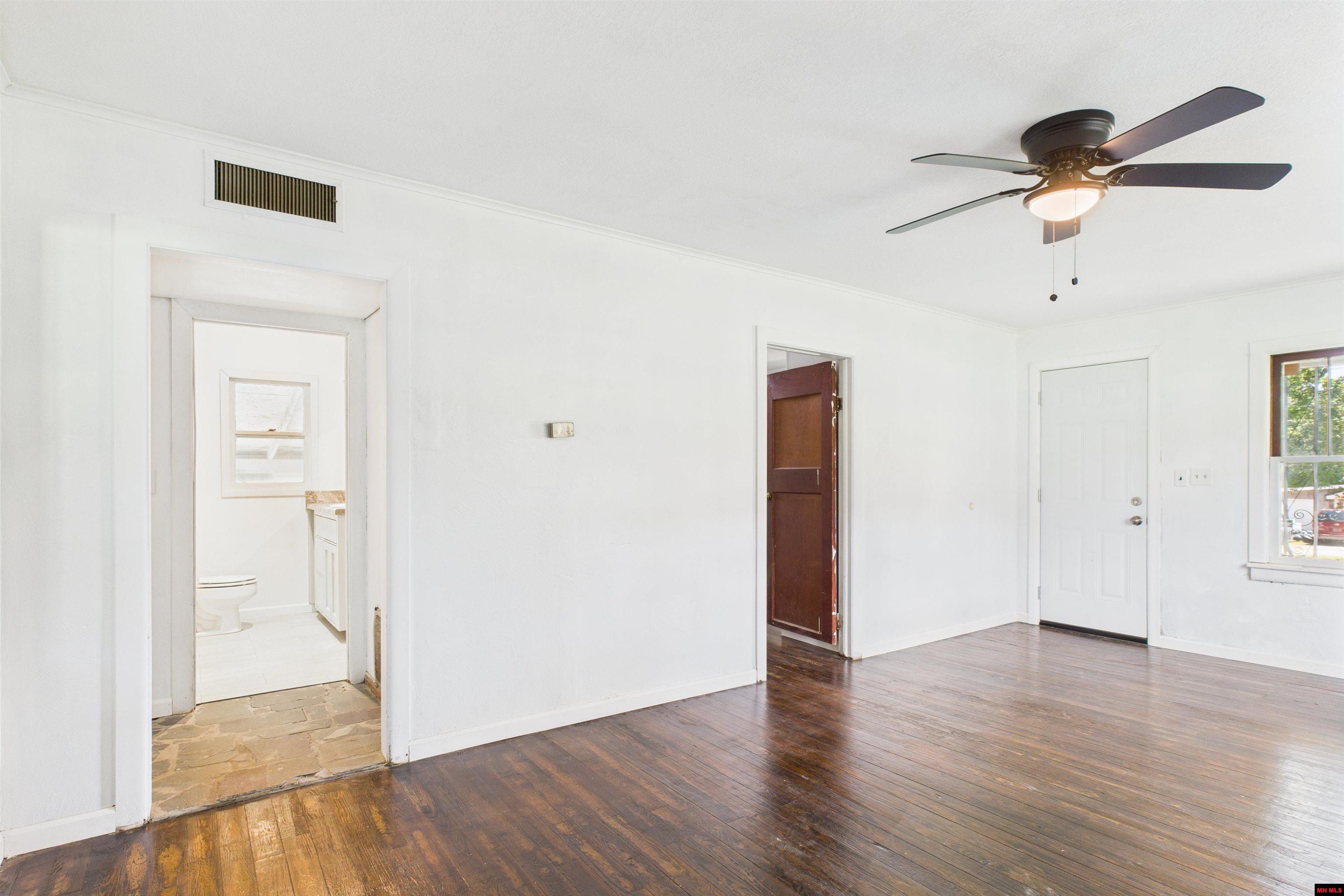 403 GIRARD STREET Flippin, AR