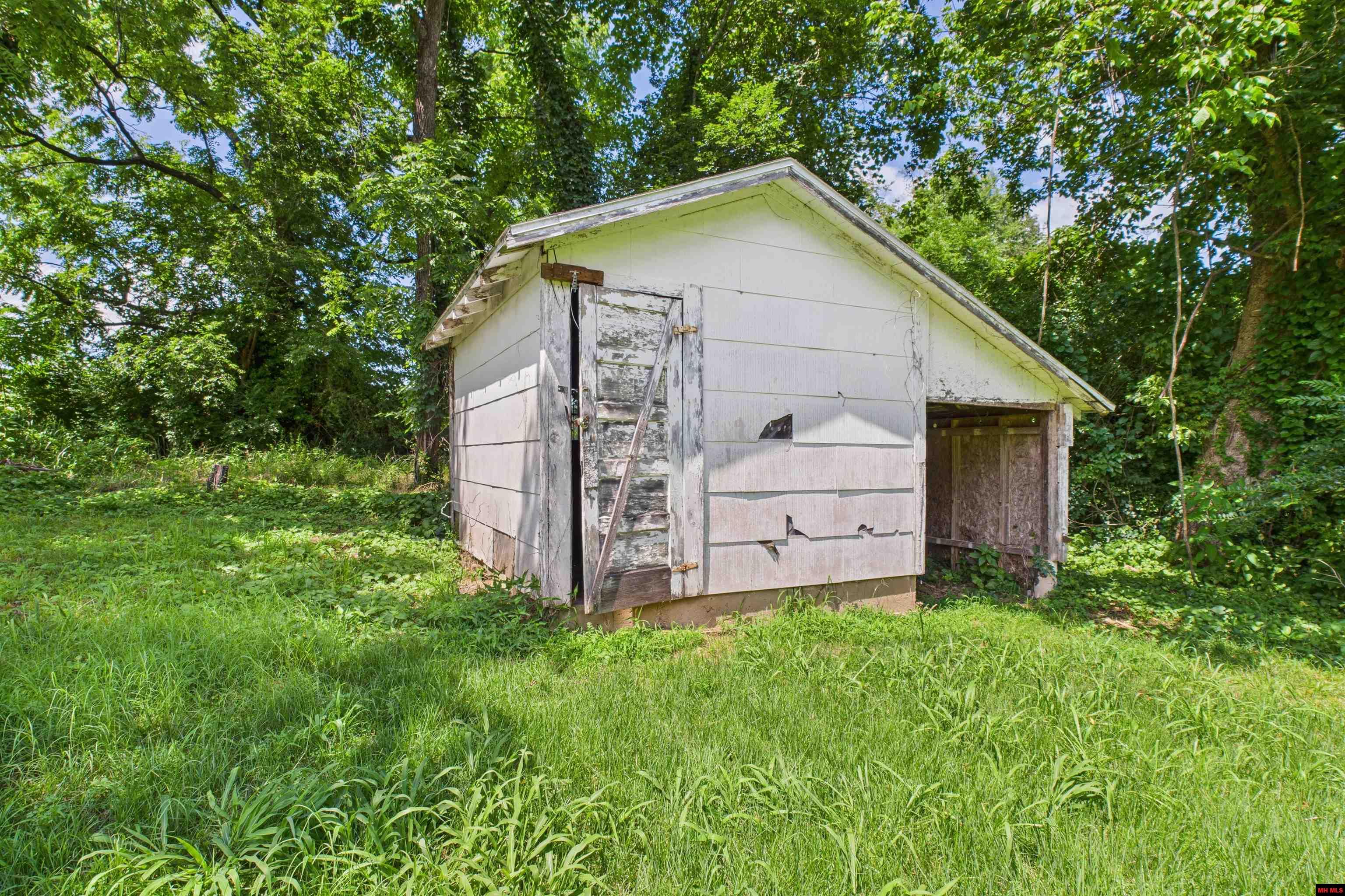 403 GIRARD STREET Flippin, AR