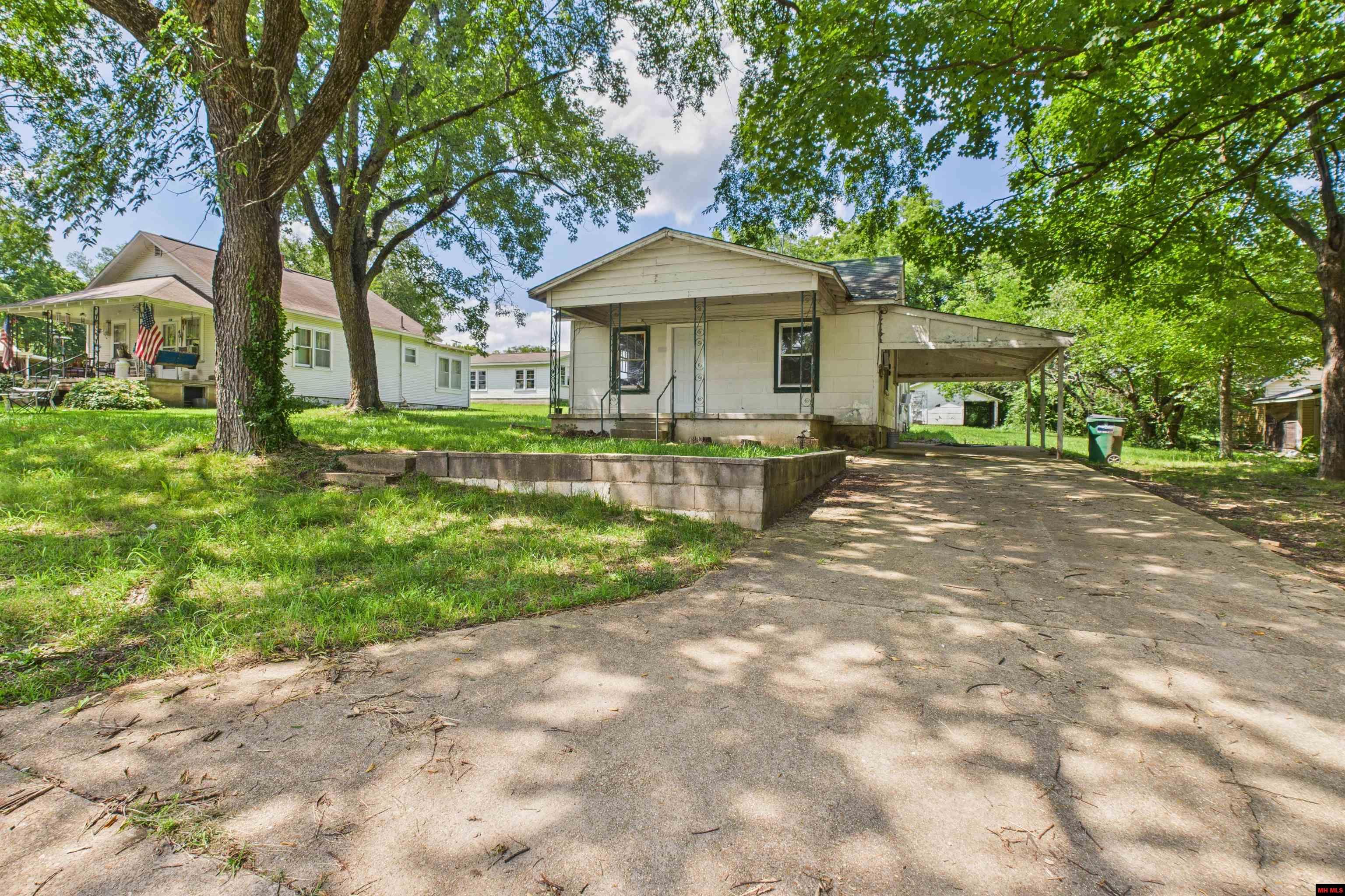 403 GIRARD STREET Flippin, AR