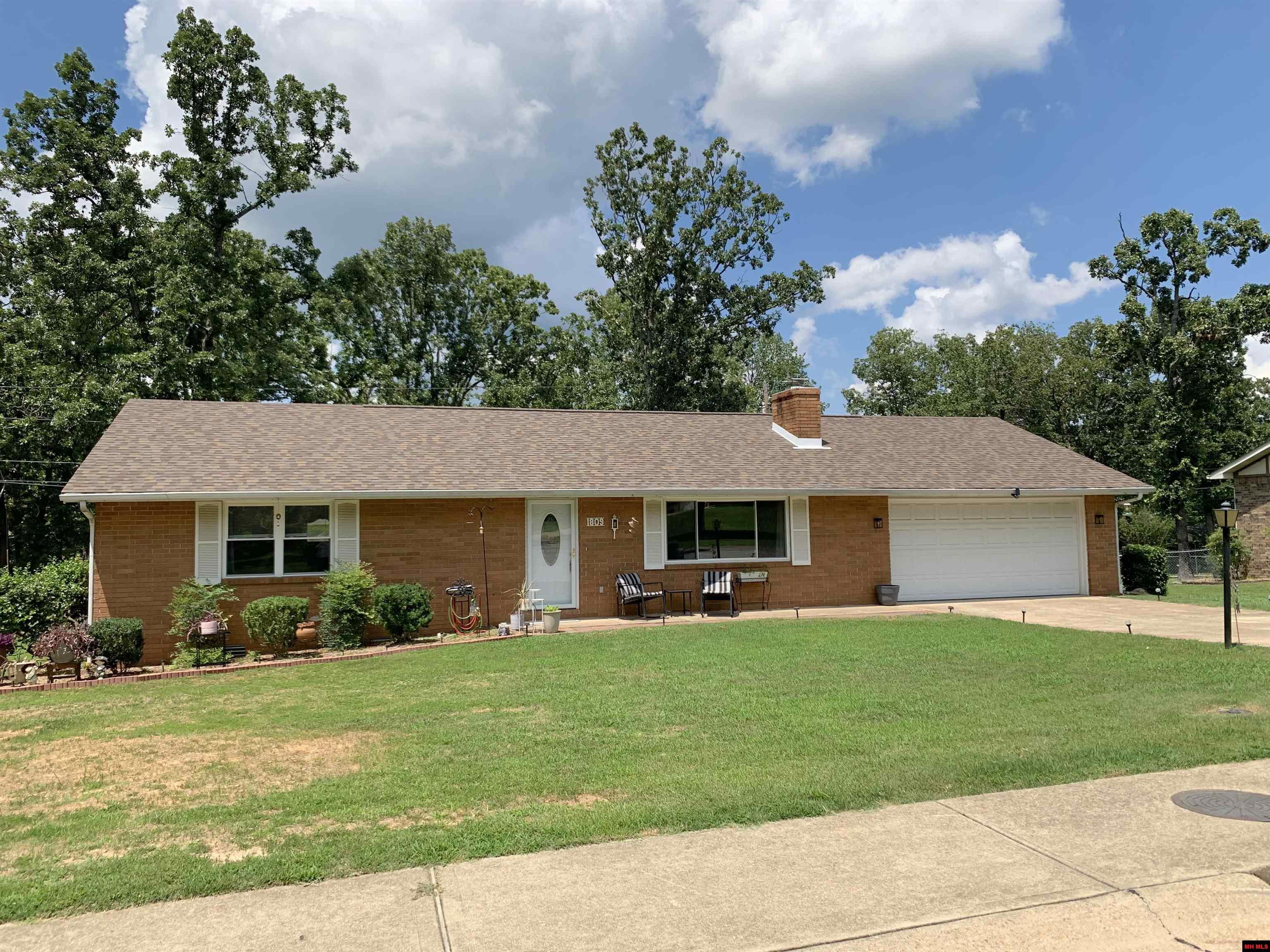 1809 JOHNS DRIVE Mountain Home, AR 72653