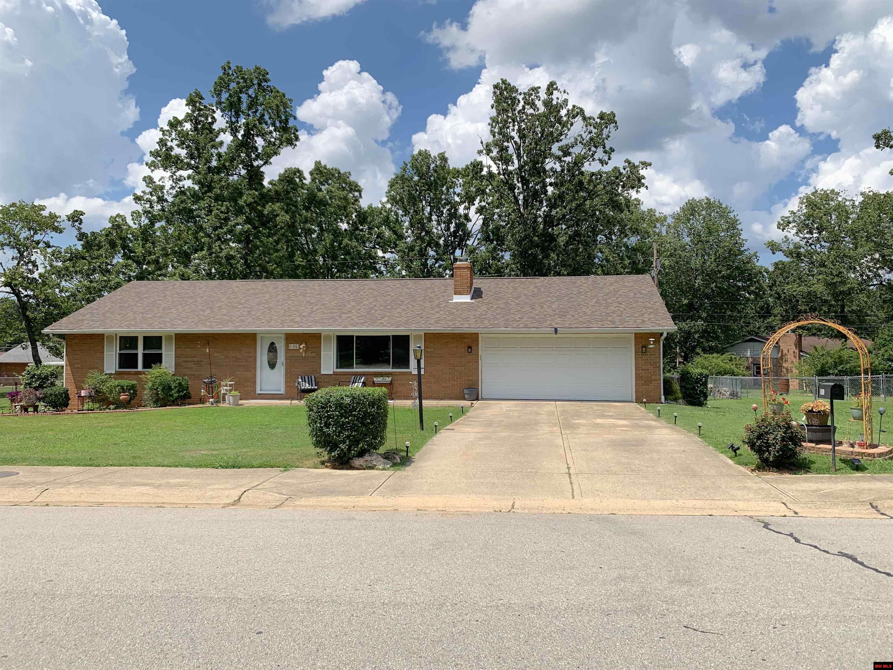 1809 JOHNS DRIVE Mountain Home, AR 72653