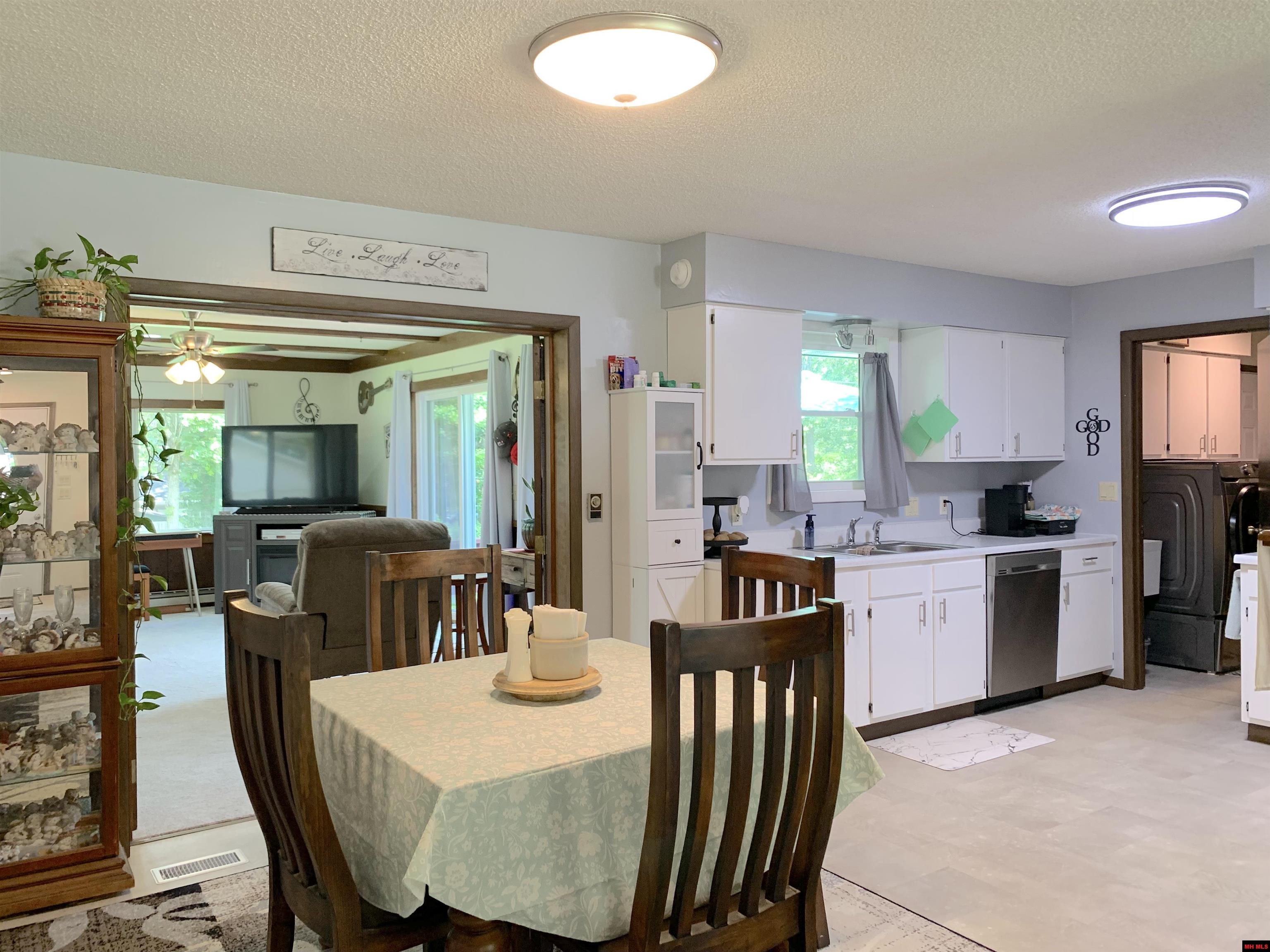 1809 JOHNS DRIVE Mountain Home, AR 72653