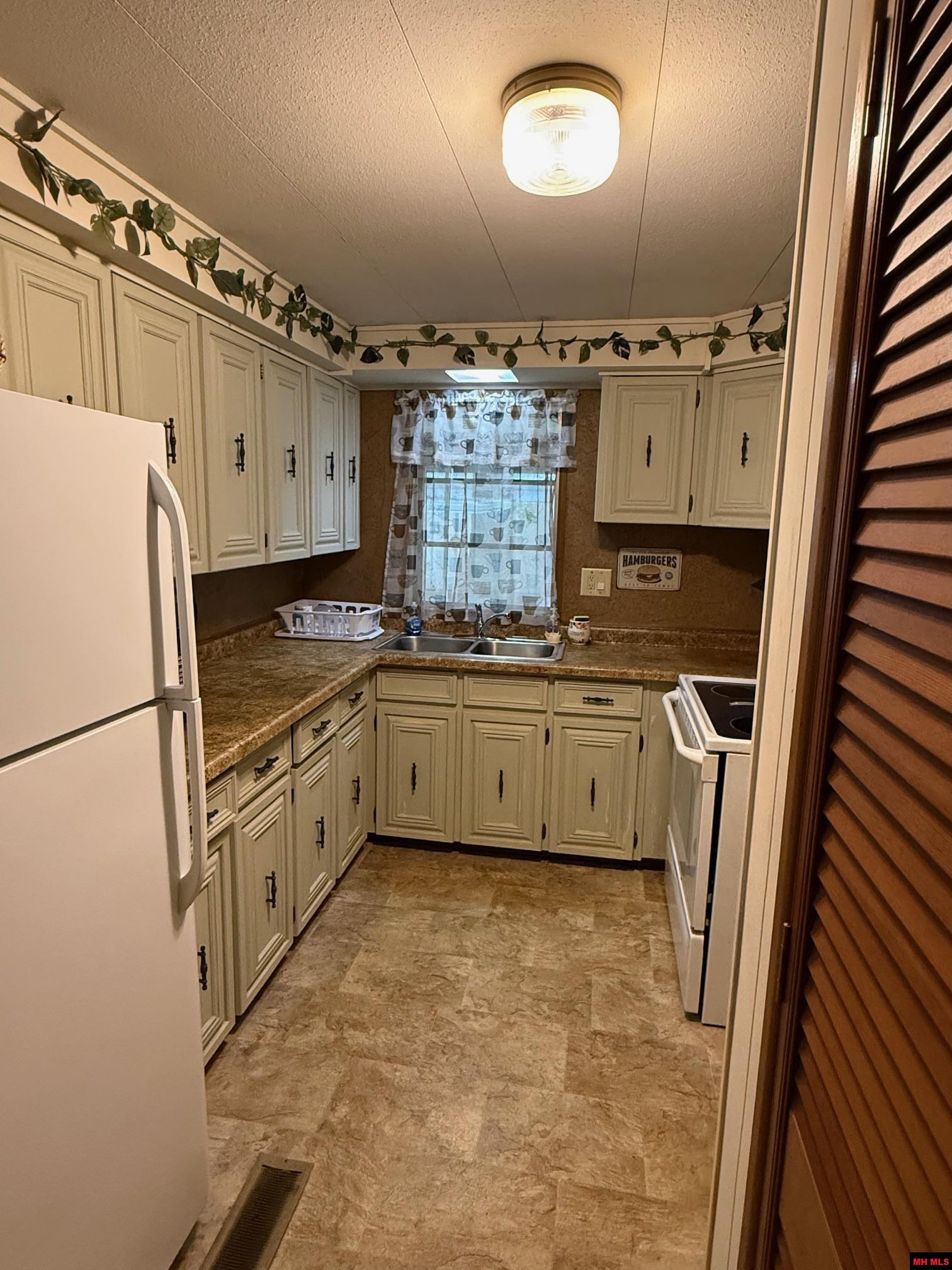 661 NUBBIN RIDGE ROAD Lakeview, AR