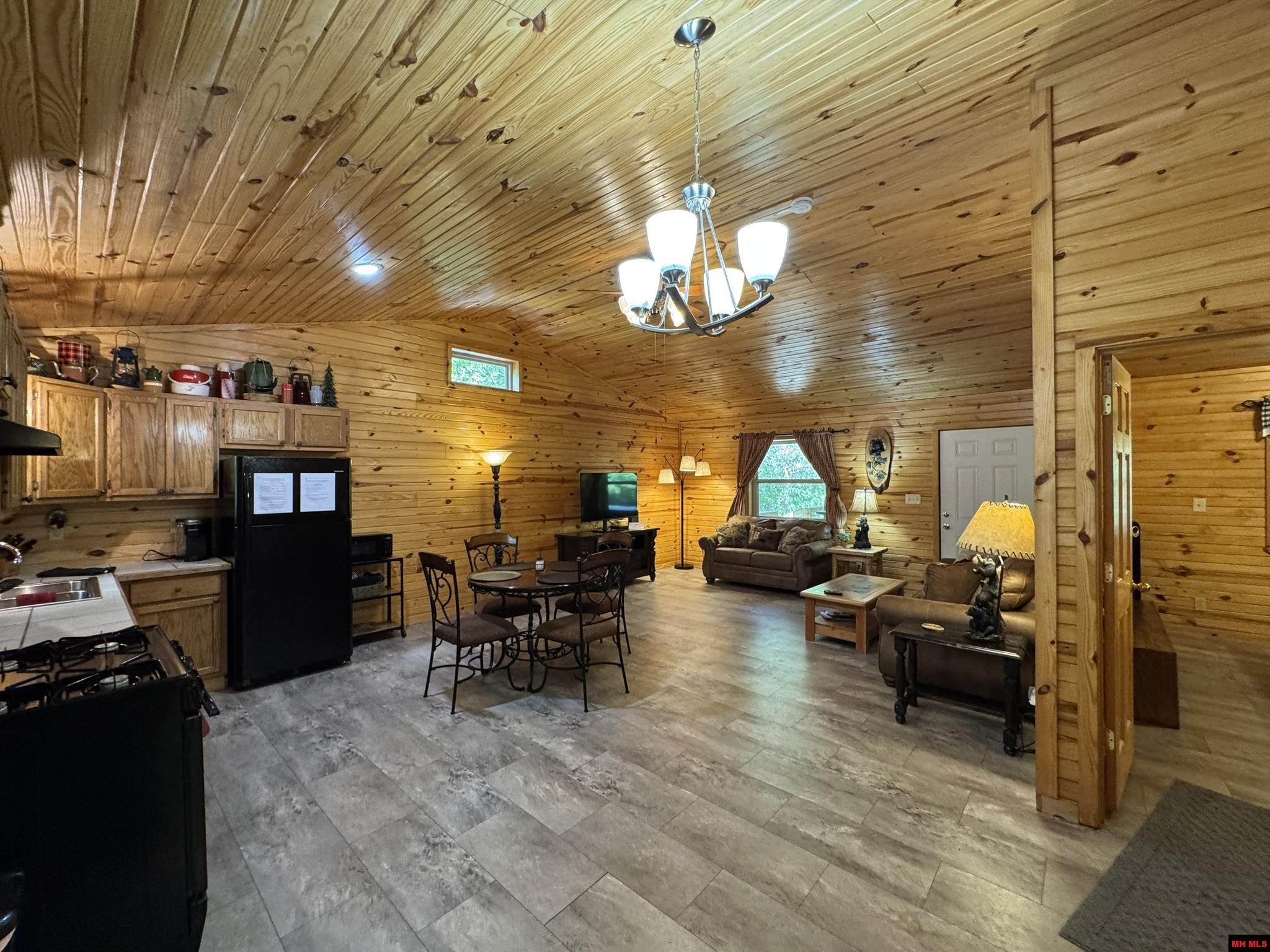 991 FRY ROAD Harriet, AR 72639