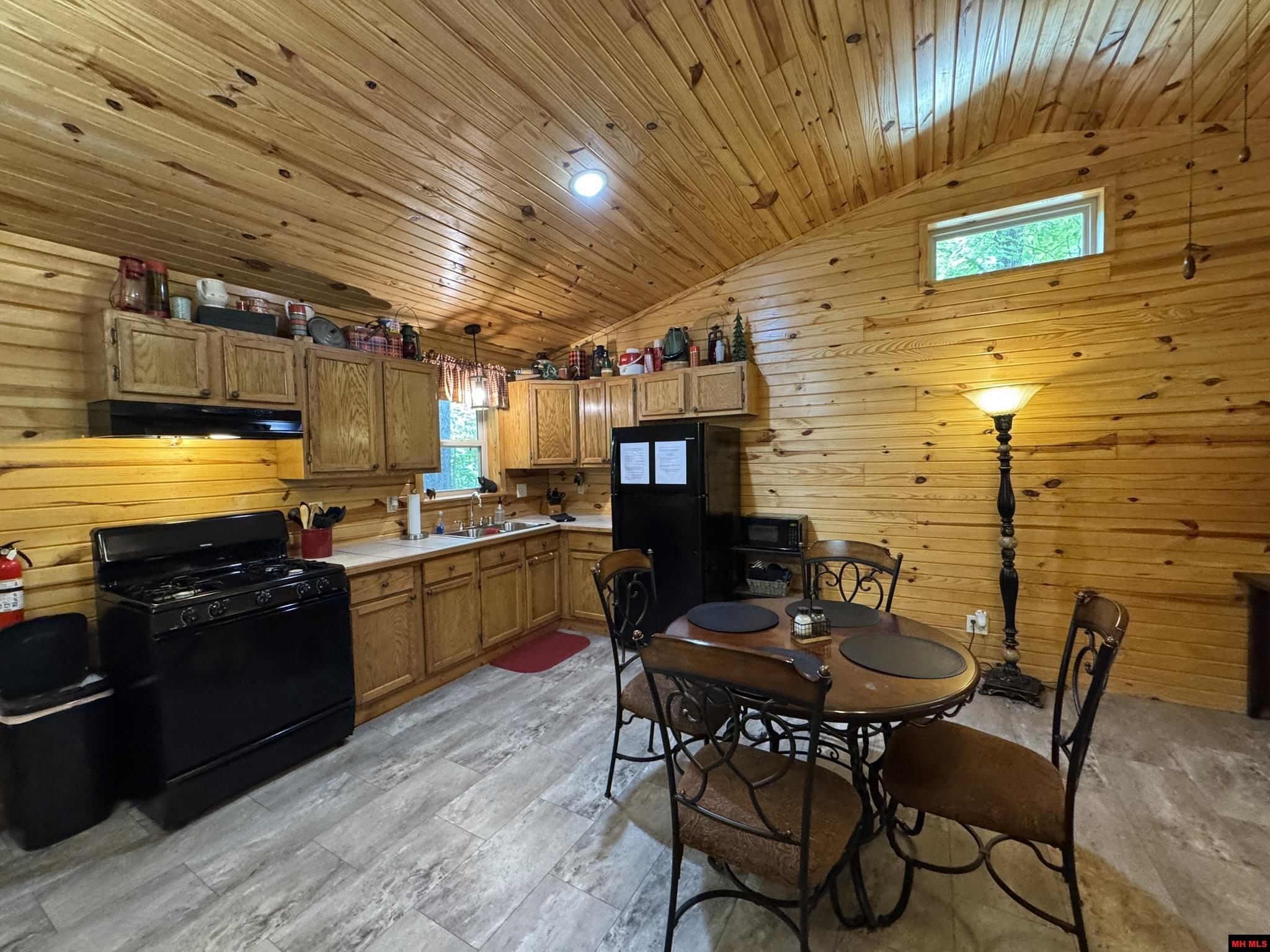 991 FRY ROAD Harriet, AR 72639