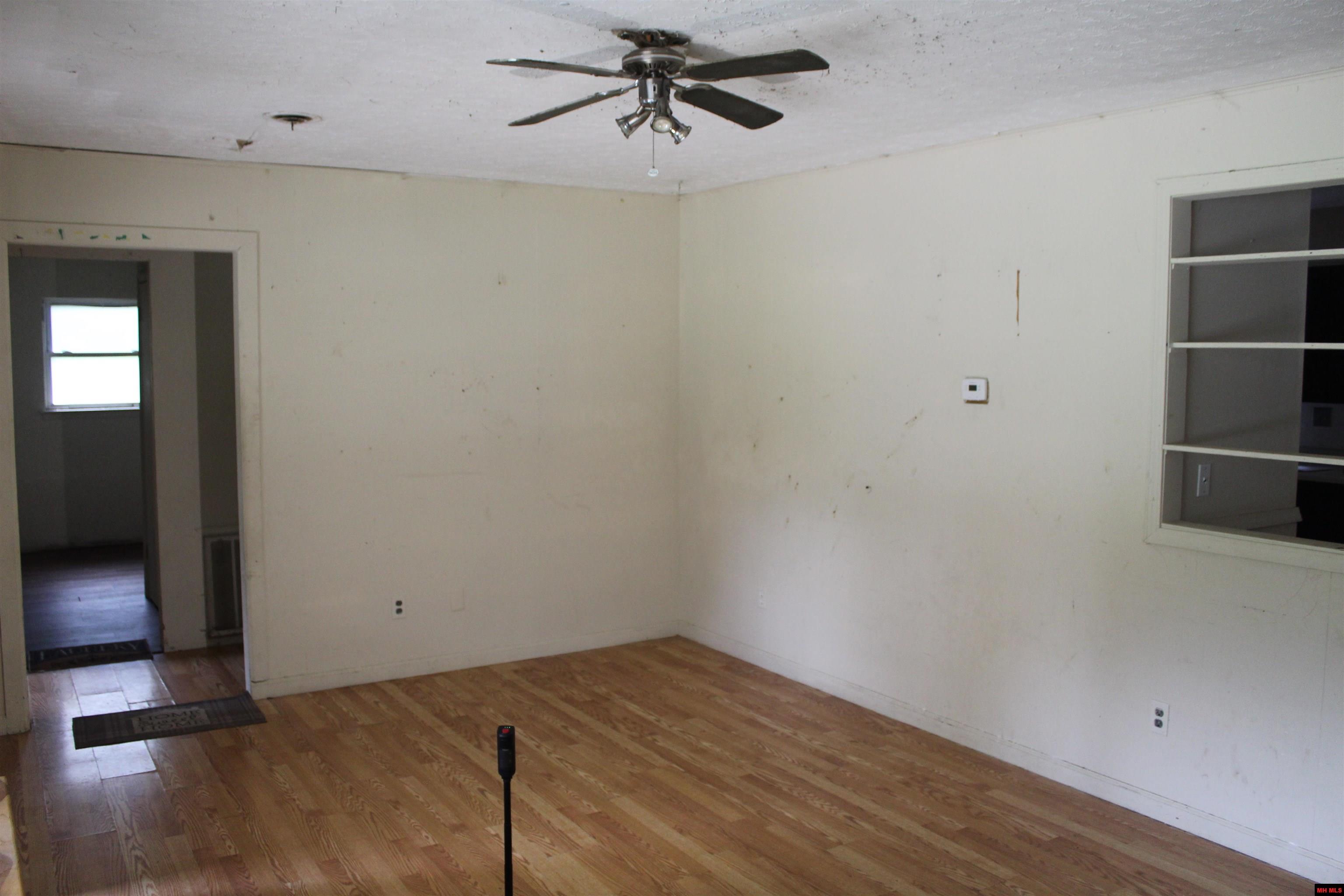 137 DOVE STREET Diamond City, AR