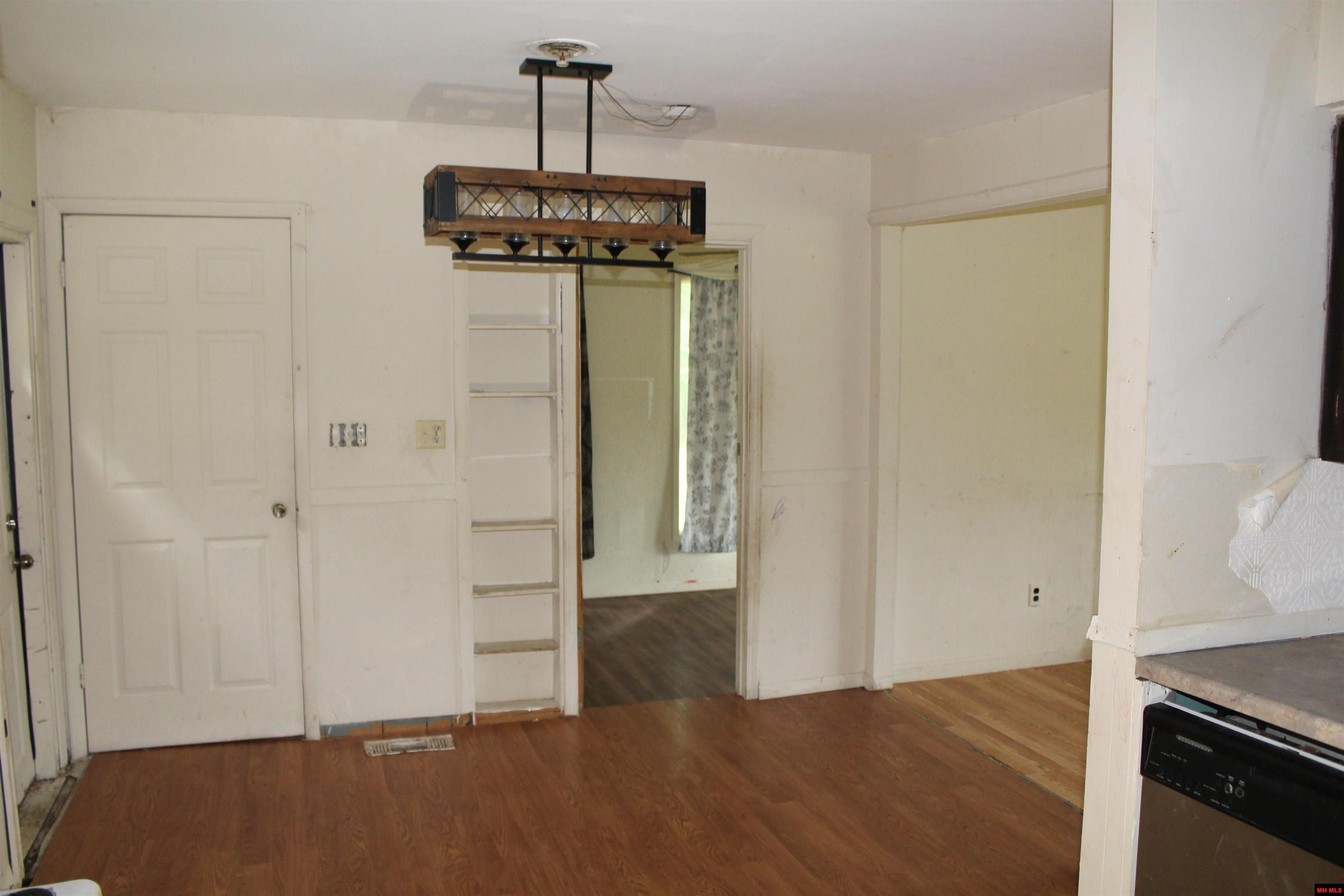 137 DOVE STREET Diamond City, AR