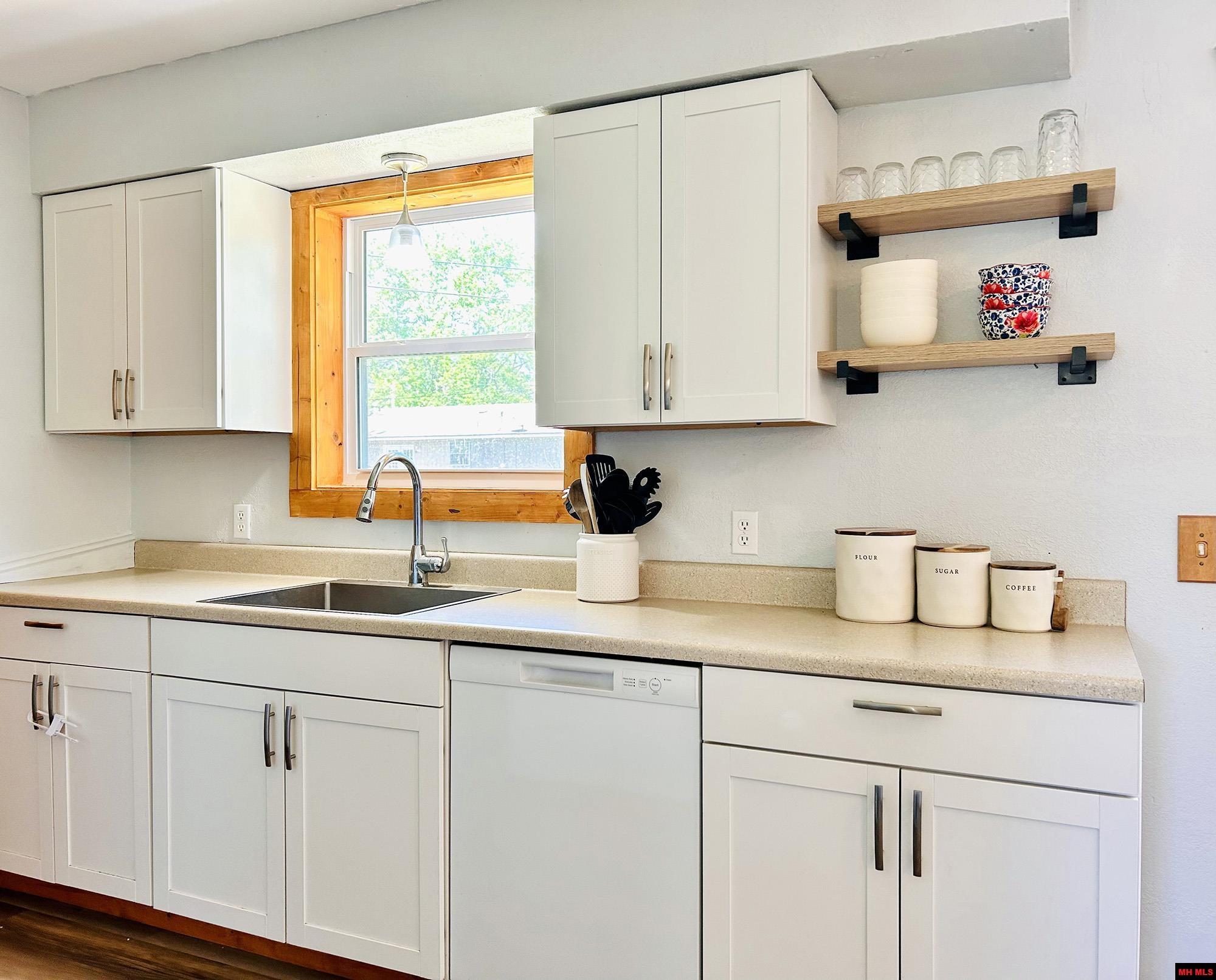 142 W FACTORY STREET Gassville, AR 72653