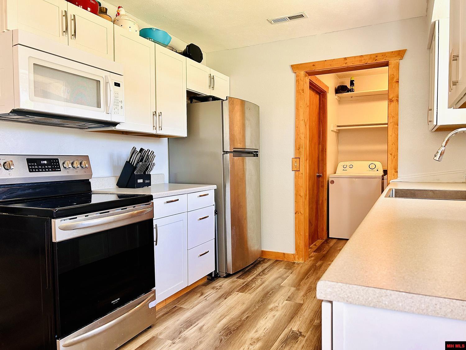 142 W FACTORY STREET Gassville, AR 72653