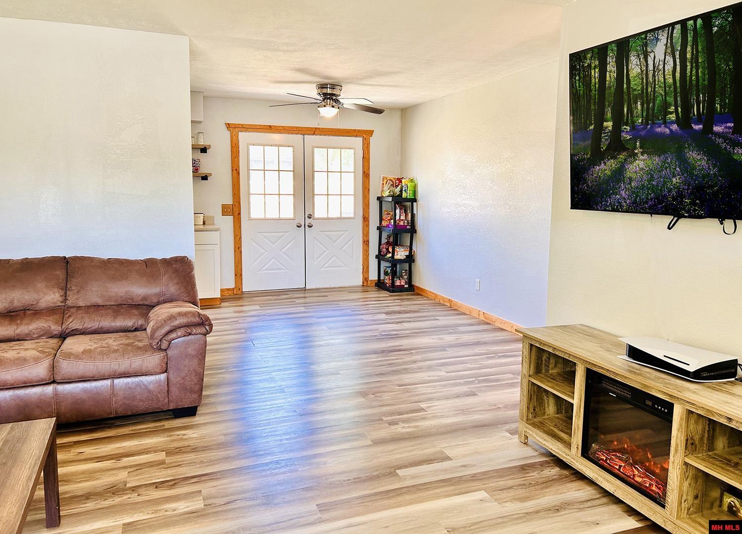 142 W FACTORY STREET Gassville, AR 72653