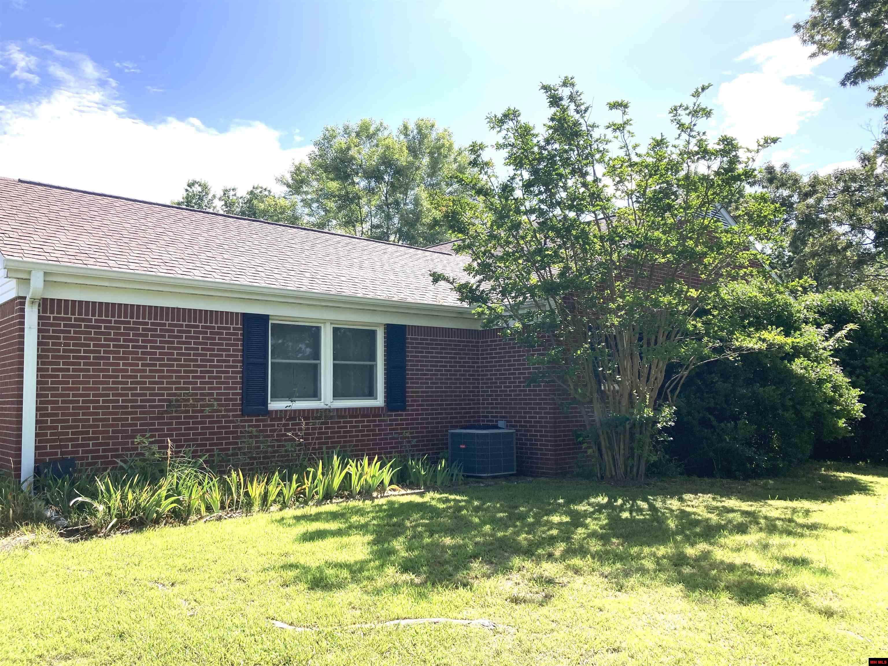 1512 MANOR Mountain Home, AR