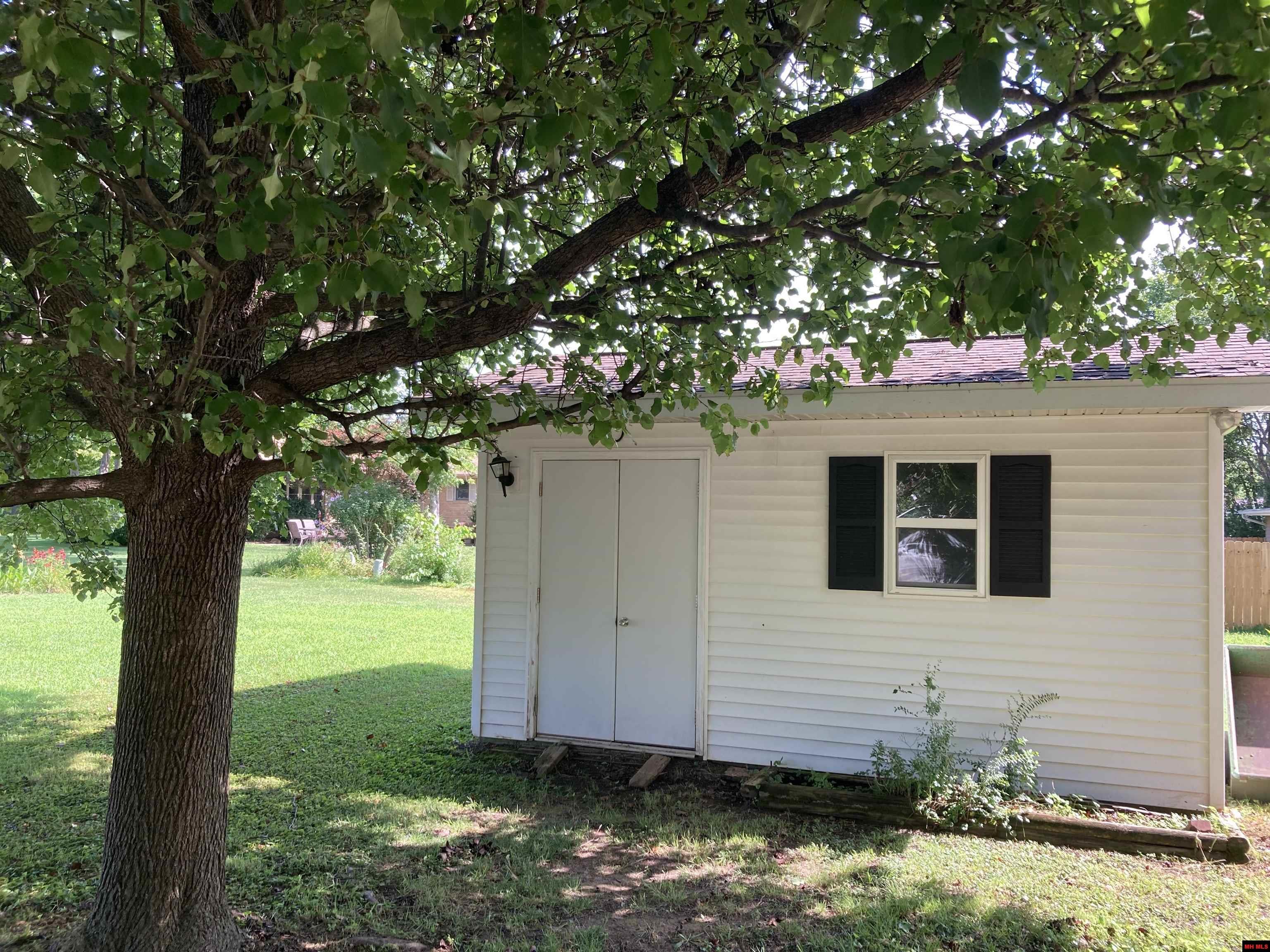 1512 MANOR Mountain Home, AR