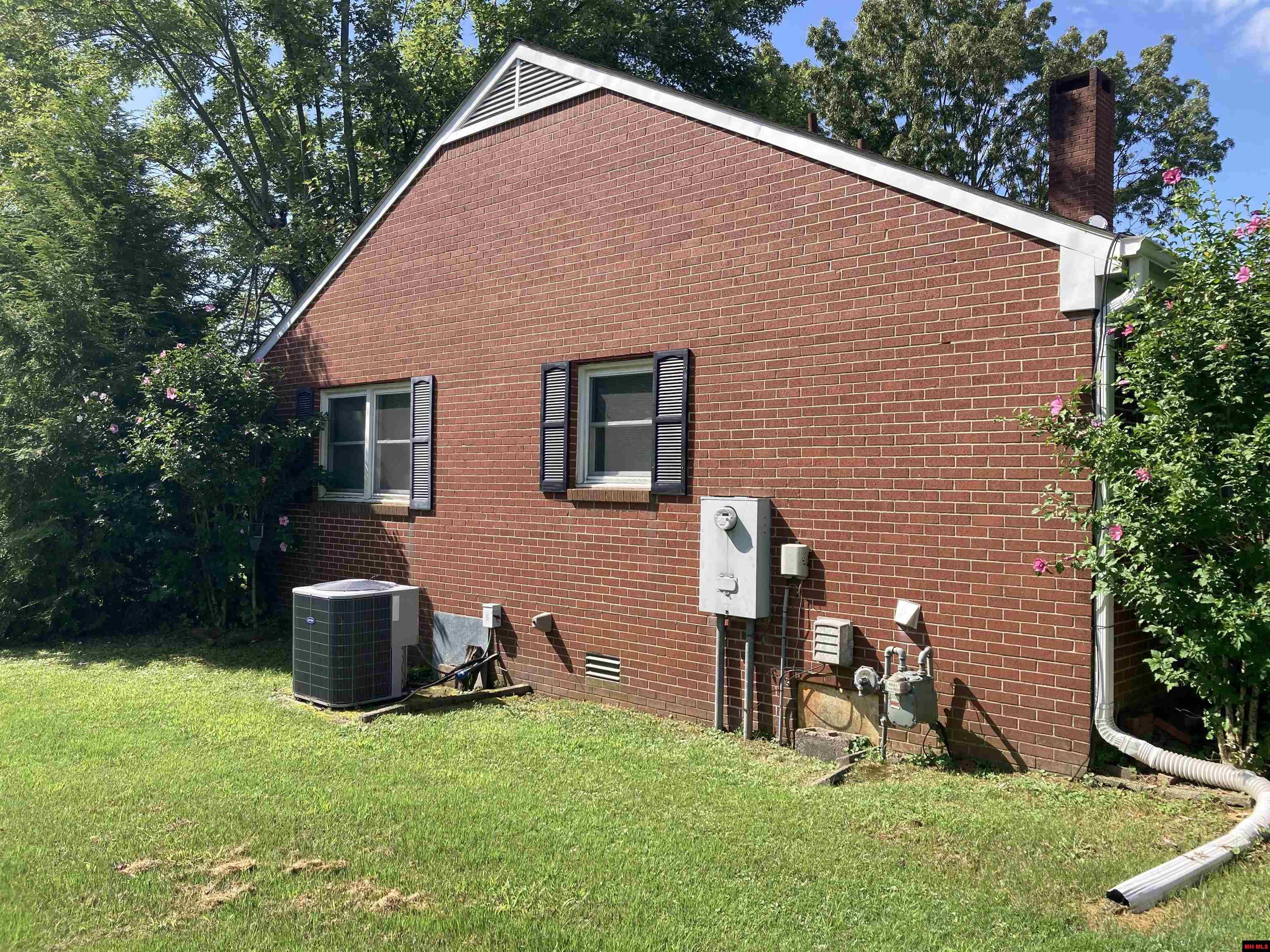 1512 MANOR Mountain Home, AR