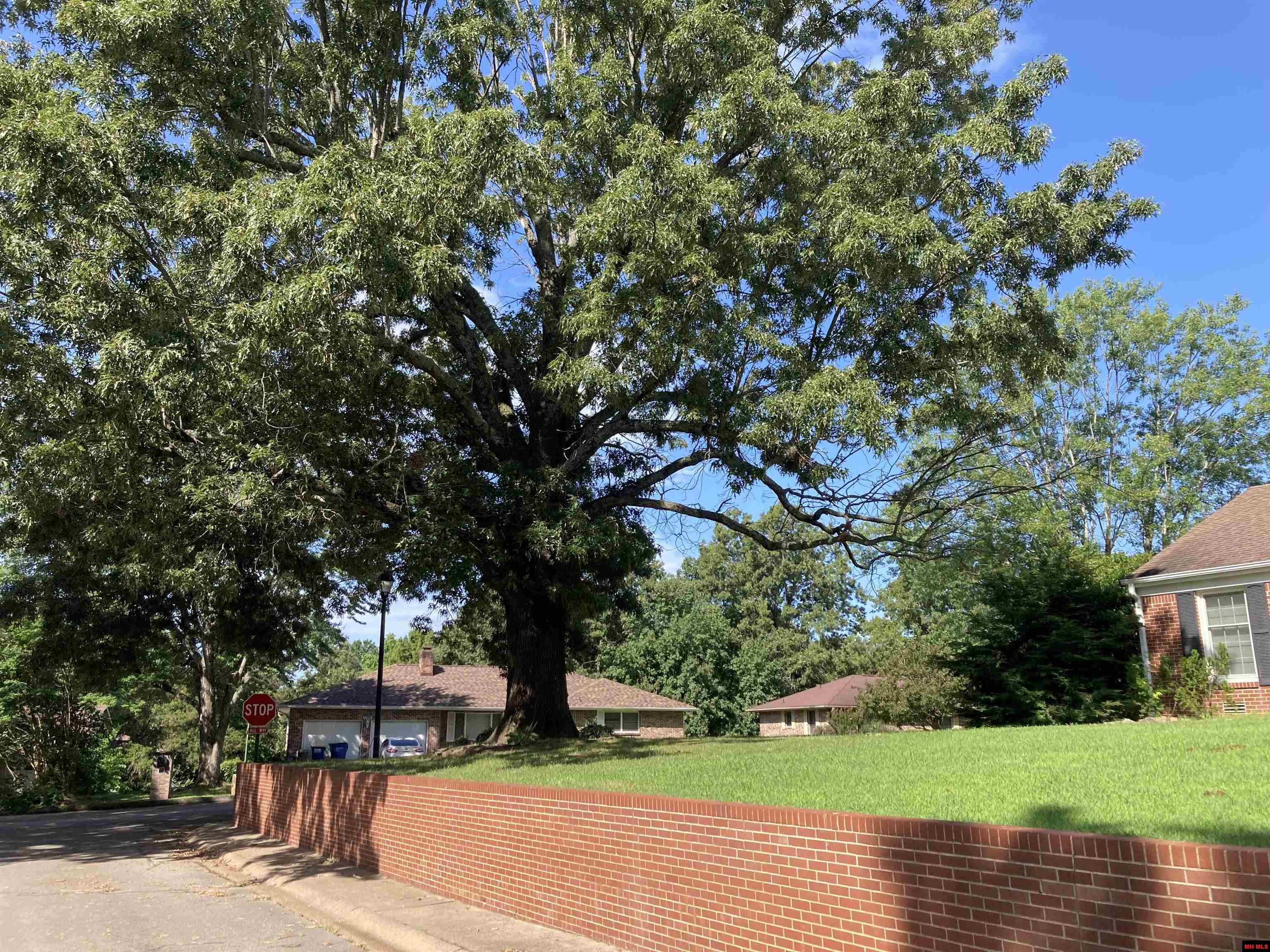 1512 MANOR Mountain Home, AR