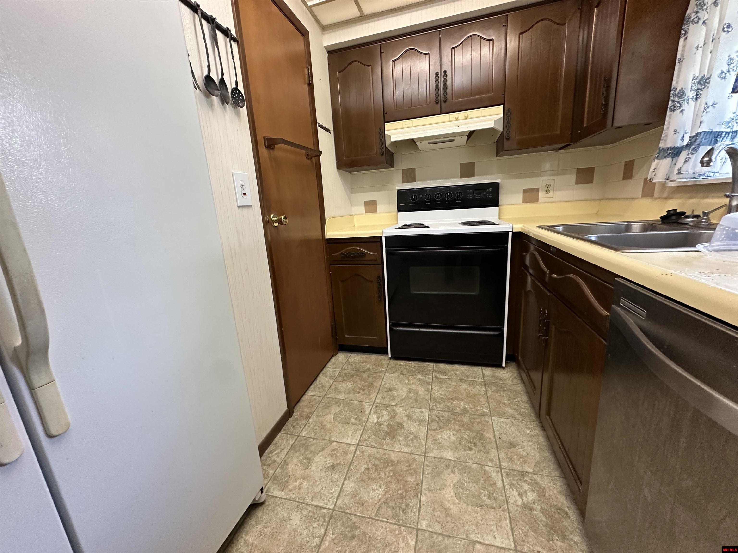 1105 MEADOWBROOK DRIVE Mountain Home, AR