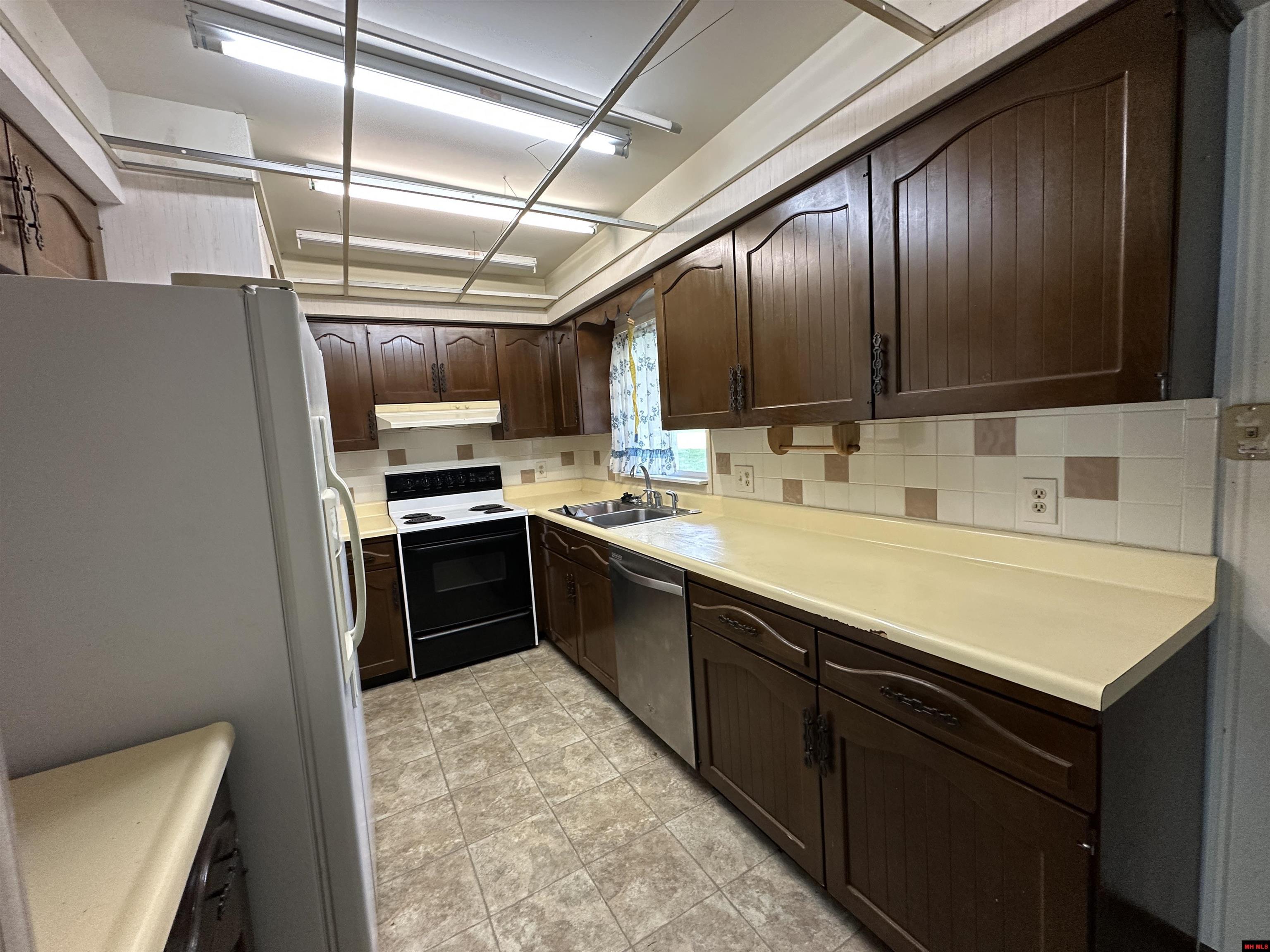 1105 MEADOWBROOK DRIVE Mountain Home, AR