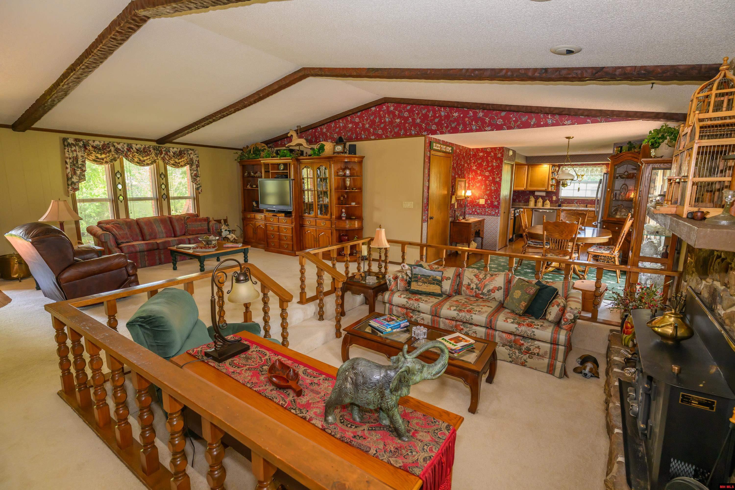 104 RAINBOW HEIGHTS DRIVE Cotter, AR