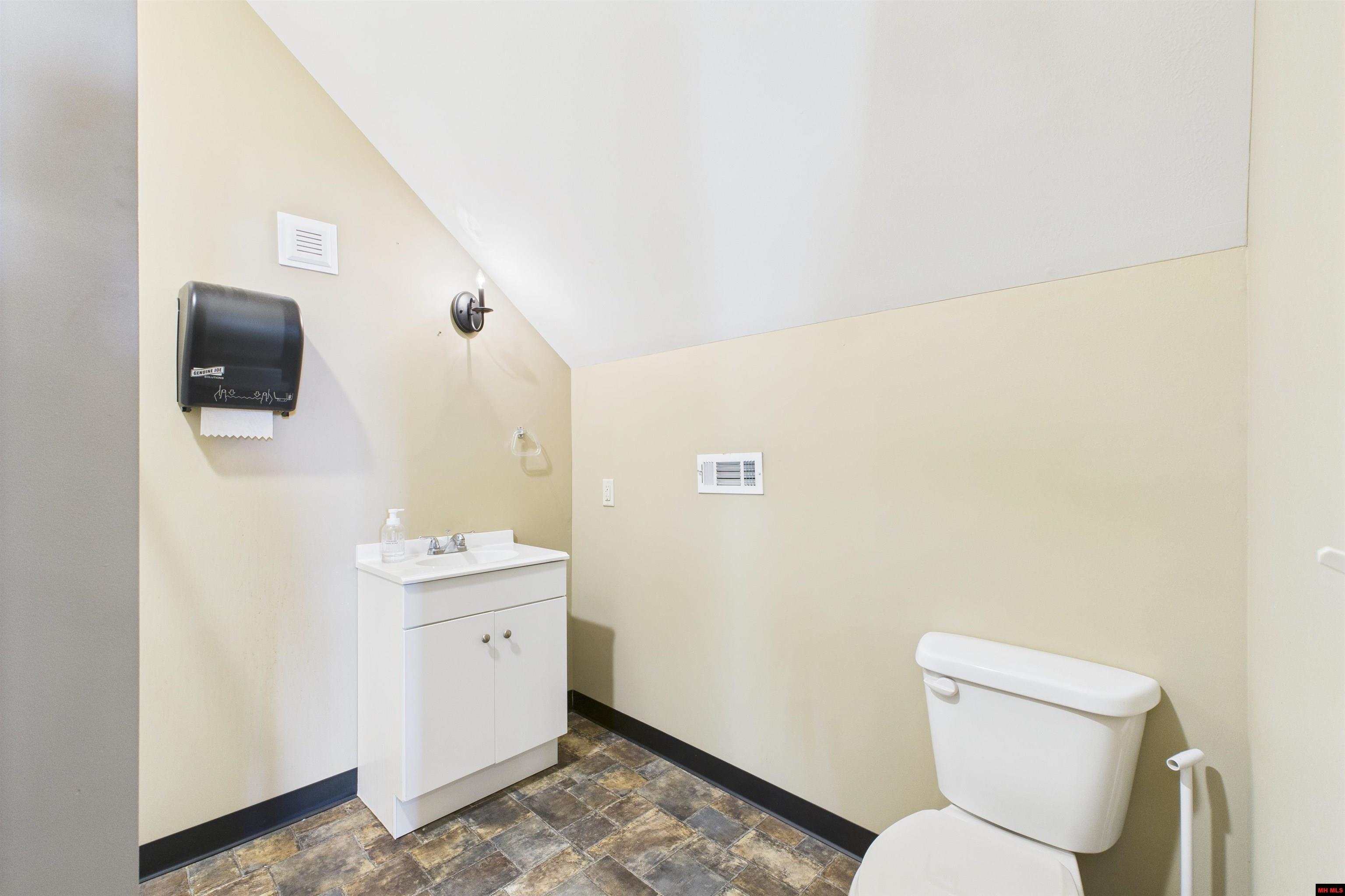 304 BOMBER BOULEVARD Mountain Home, AR
