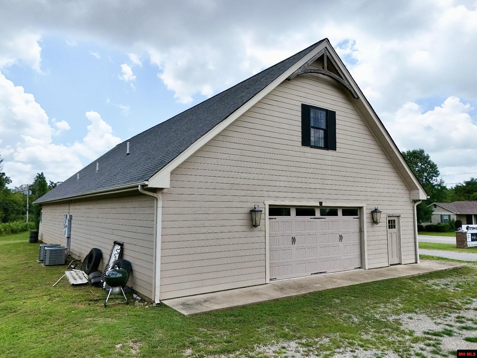 304 BOMBER BOULEVARD Mountain Home, AR