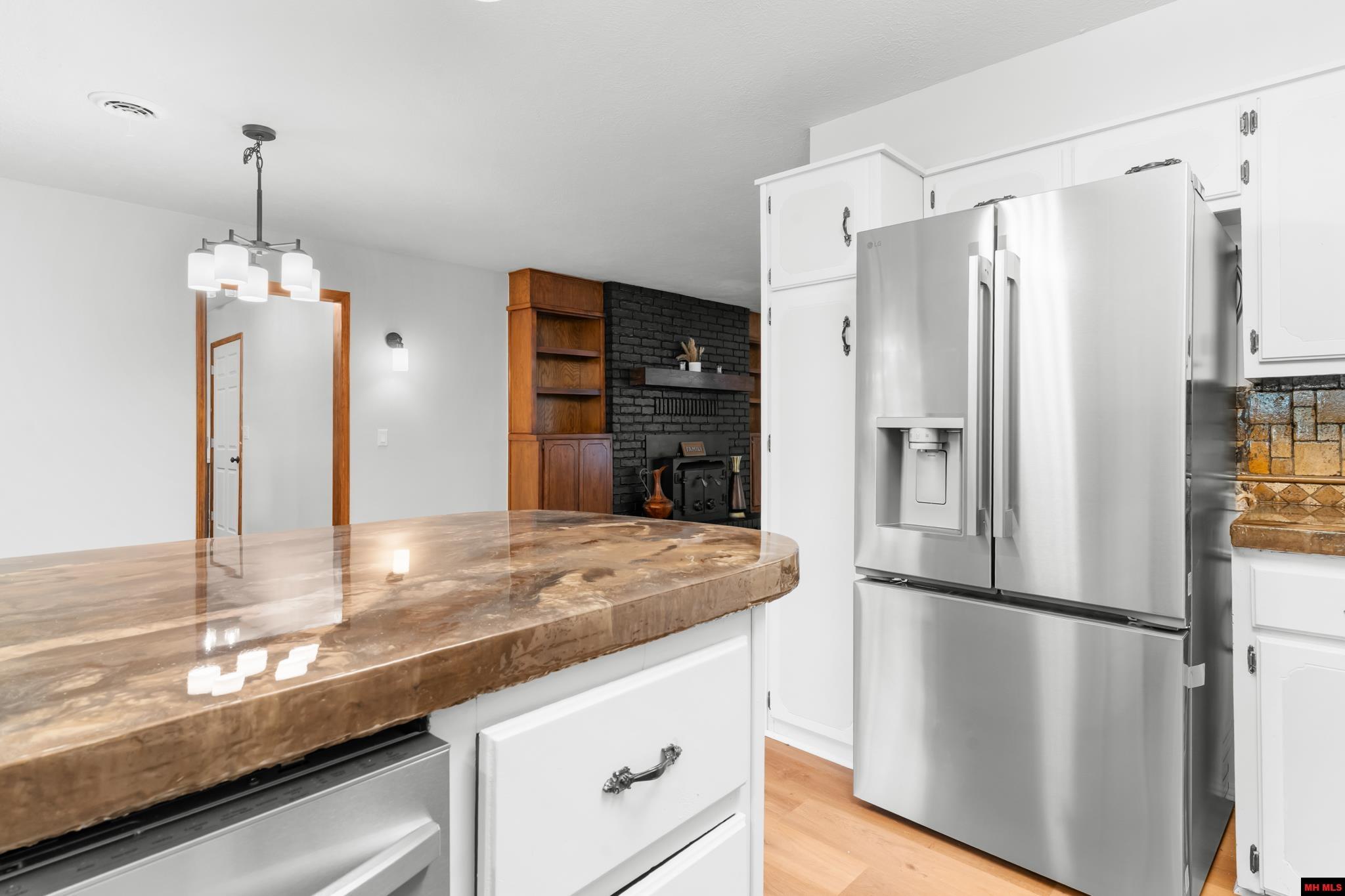 111 WESTWOOD COURT Bull Shoals, AR 72619