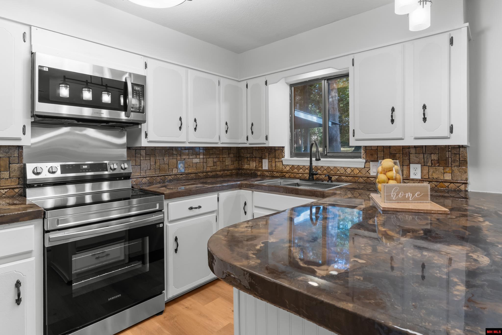 111 WESTWOOD COURT Bull Shoals, AR 72619