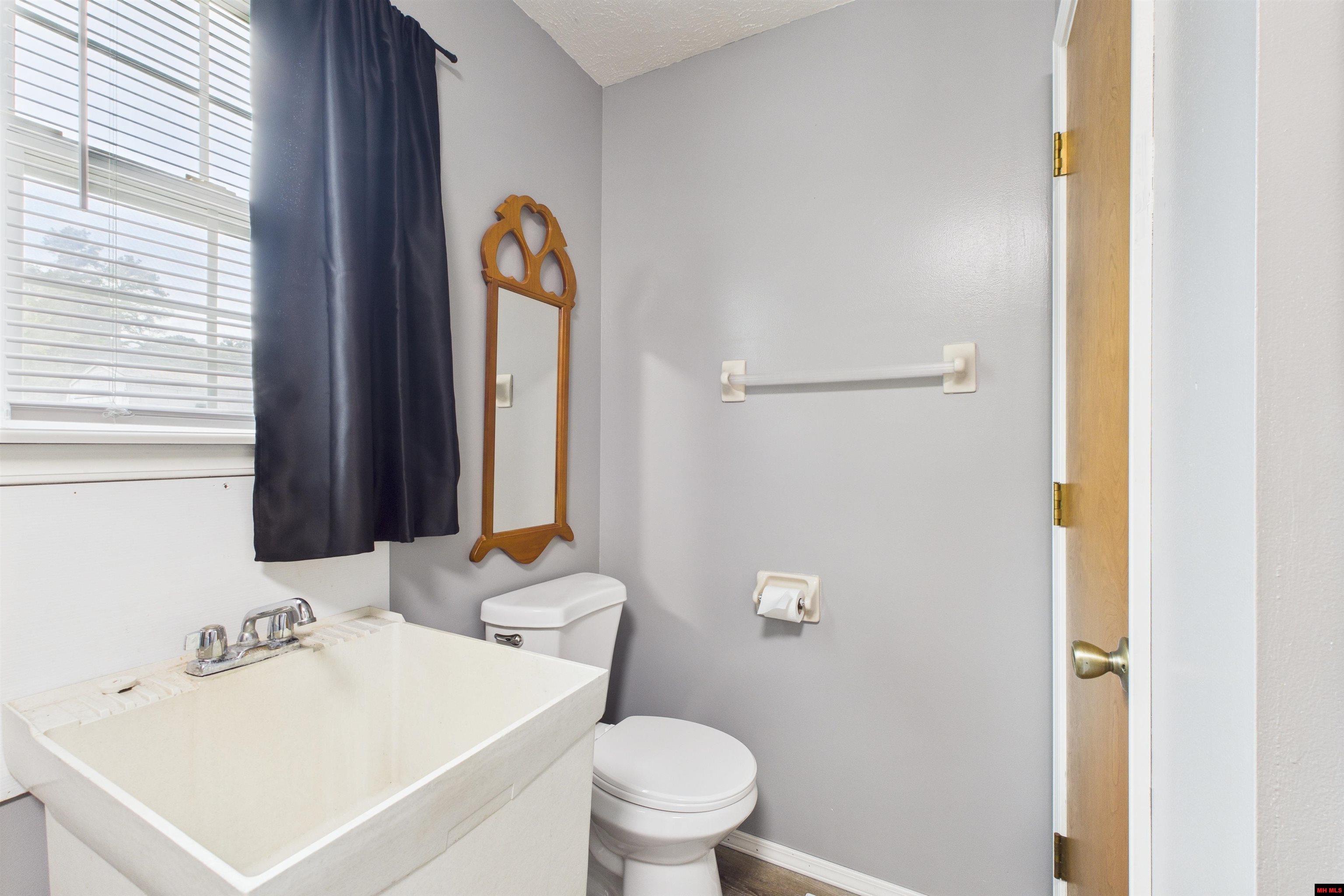 520 NEWTON AVENUE Mountain Home, AR 72653