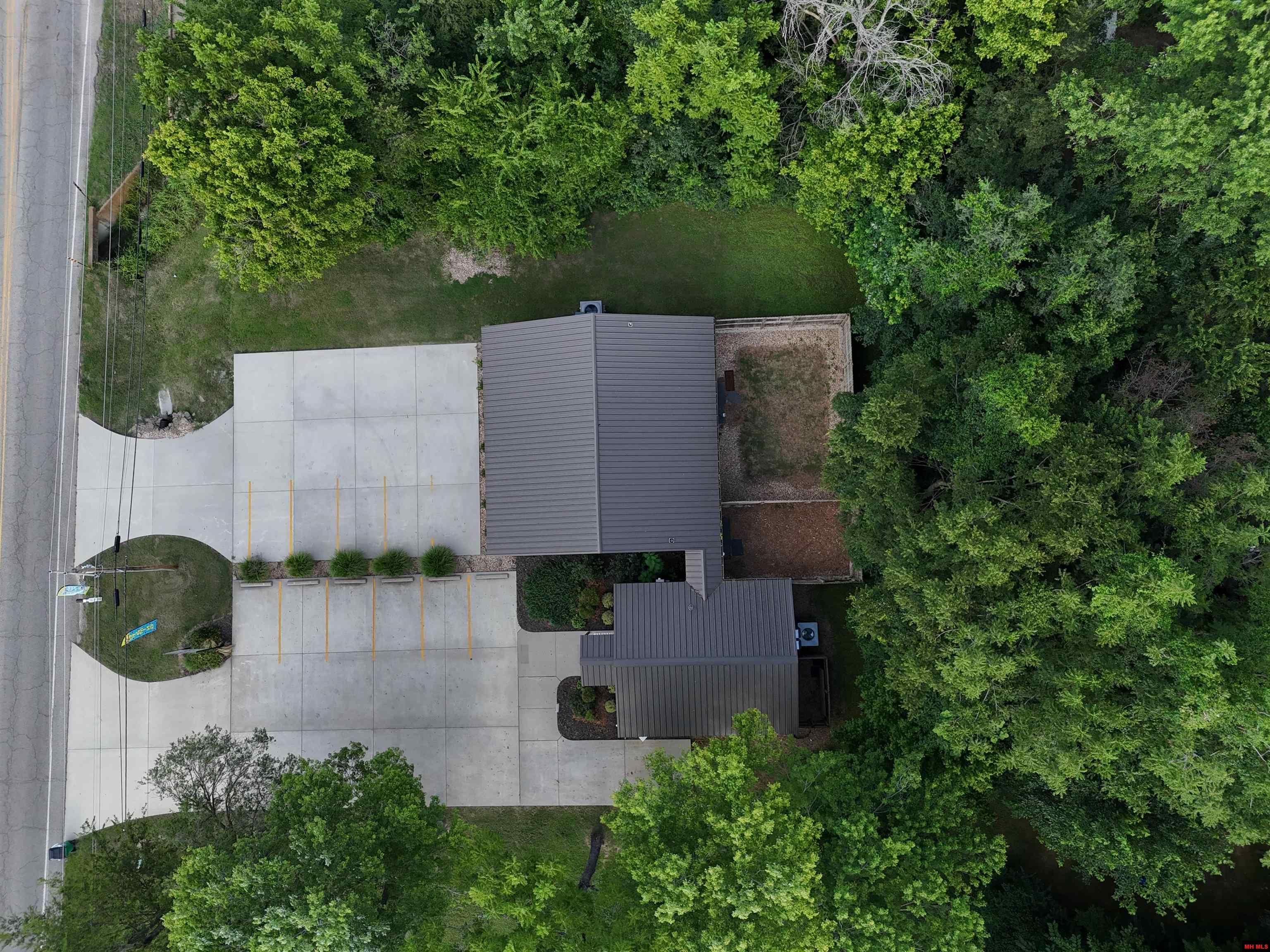 702 E MAIN STREET Flippin, AR
