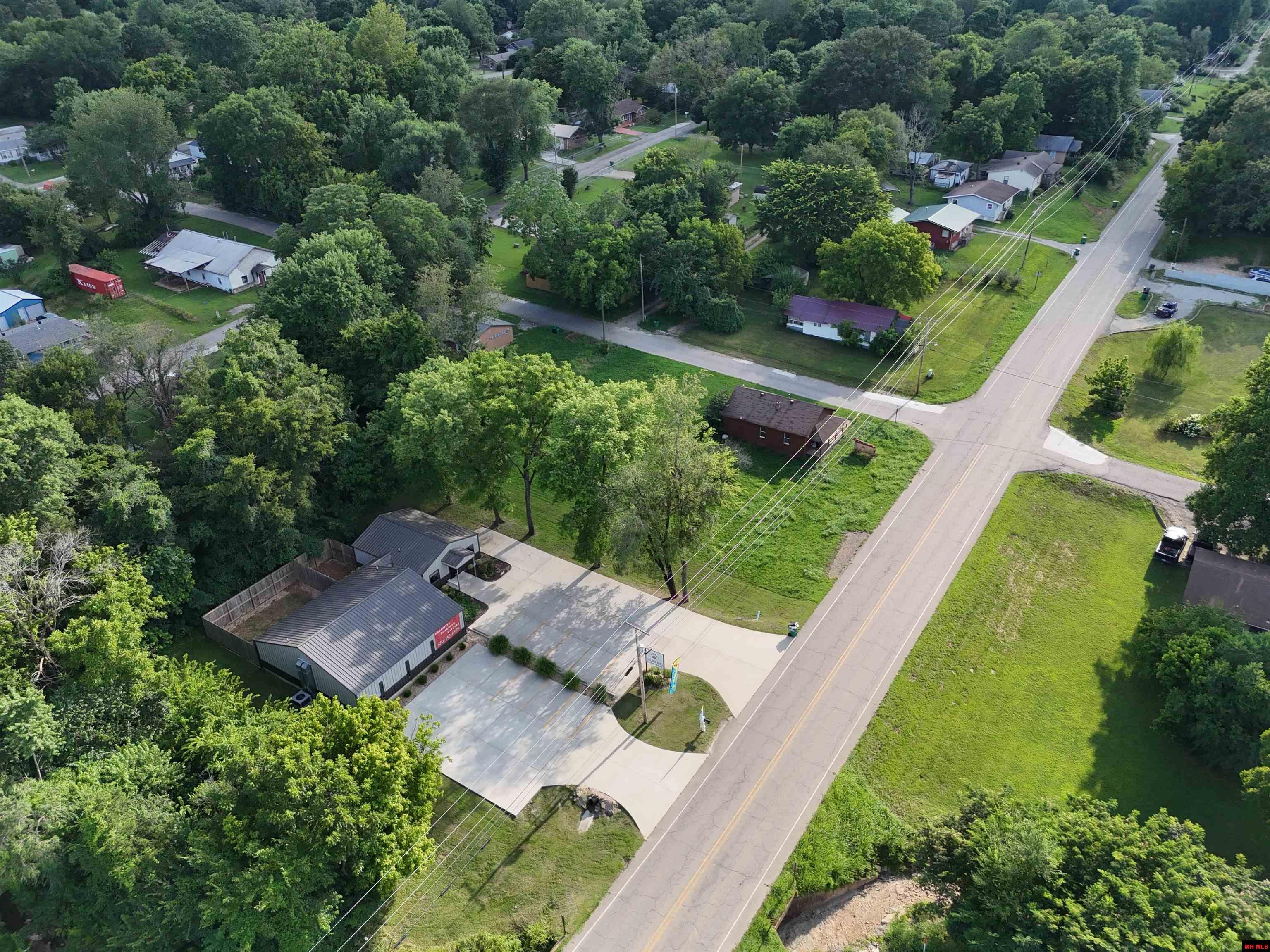702 E MAIN STREET Flippin, AR