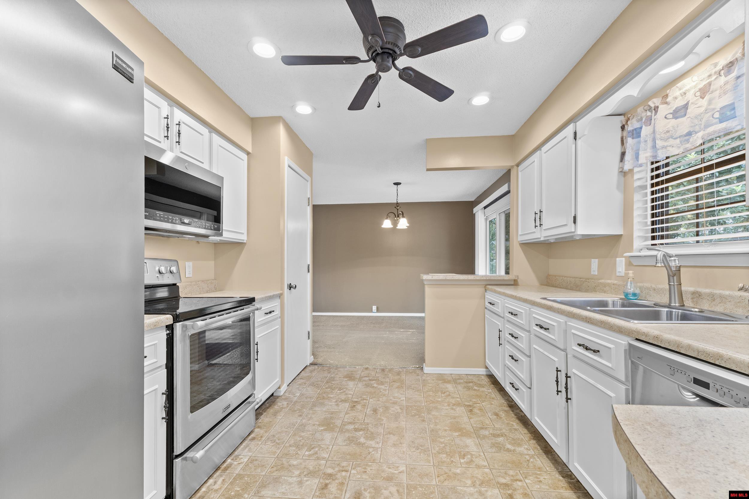 1001 HEATHERDOWN TRAIL Mountain Home, AR 72653