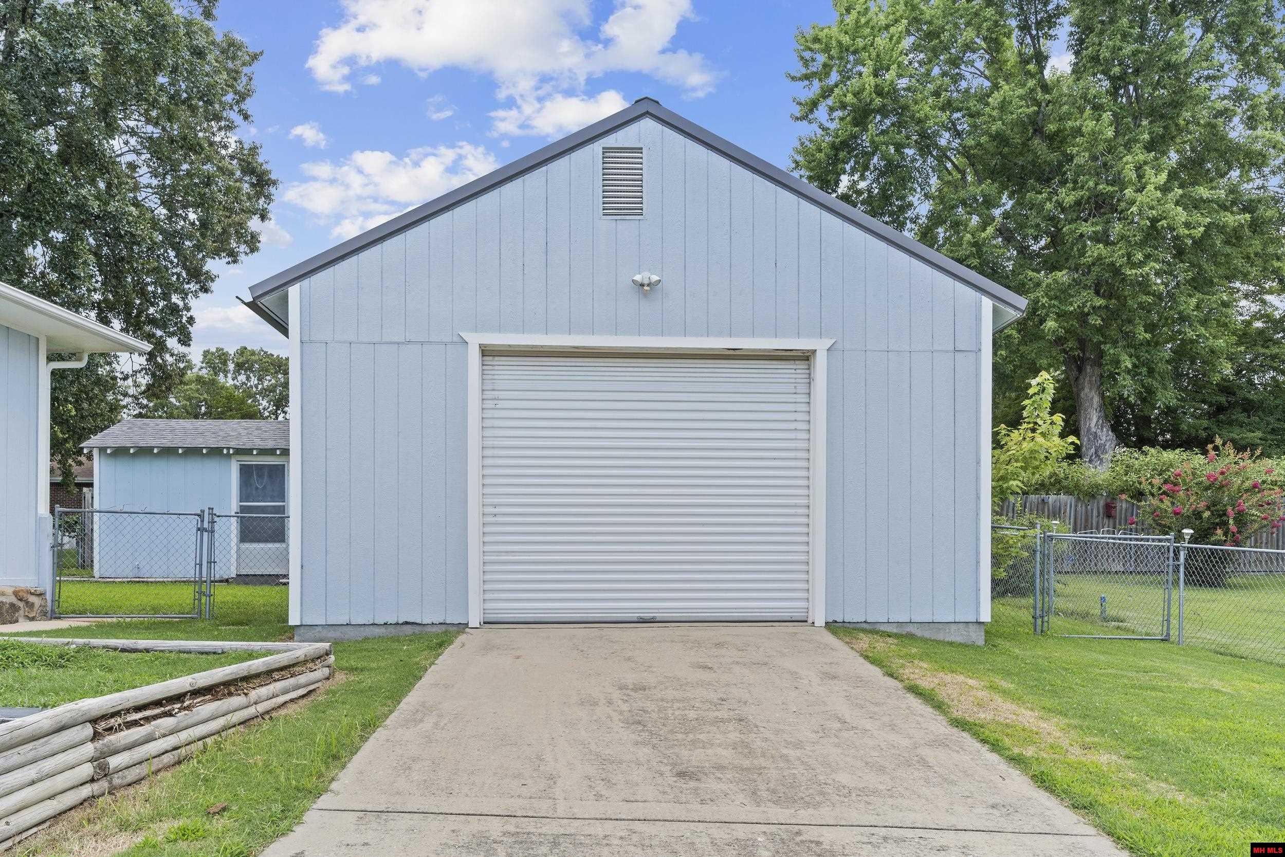 1001 HEATHERDOWN TRAIL Mountain Home, AR 72653