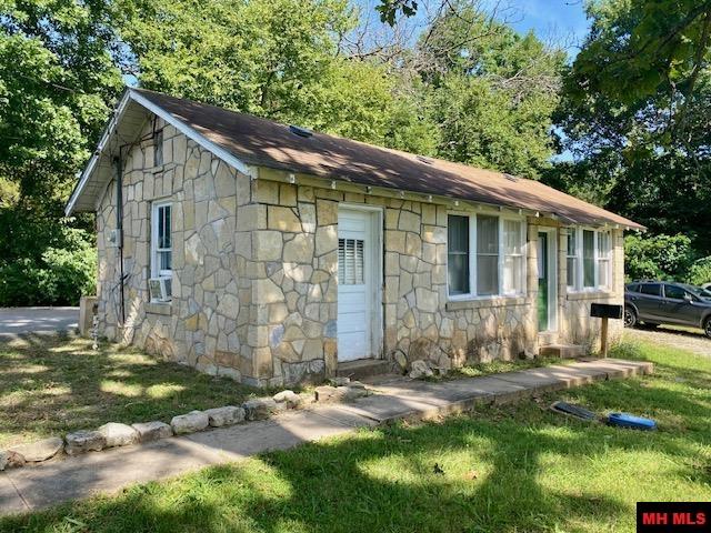 408 N ESTES AVENUE Yellville, AR 72687