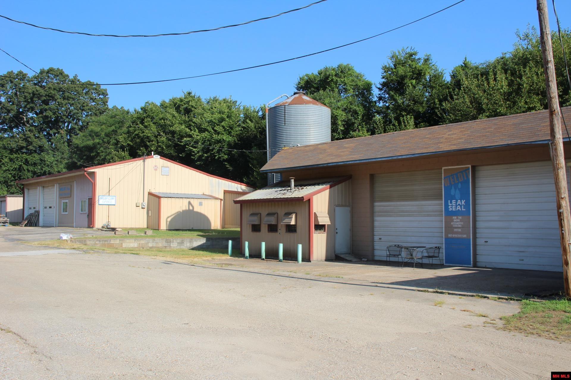 312 D & D PLAZA Yellville, AR