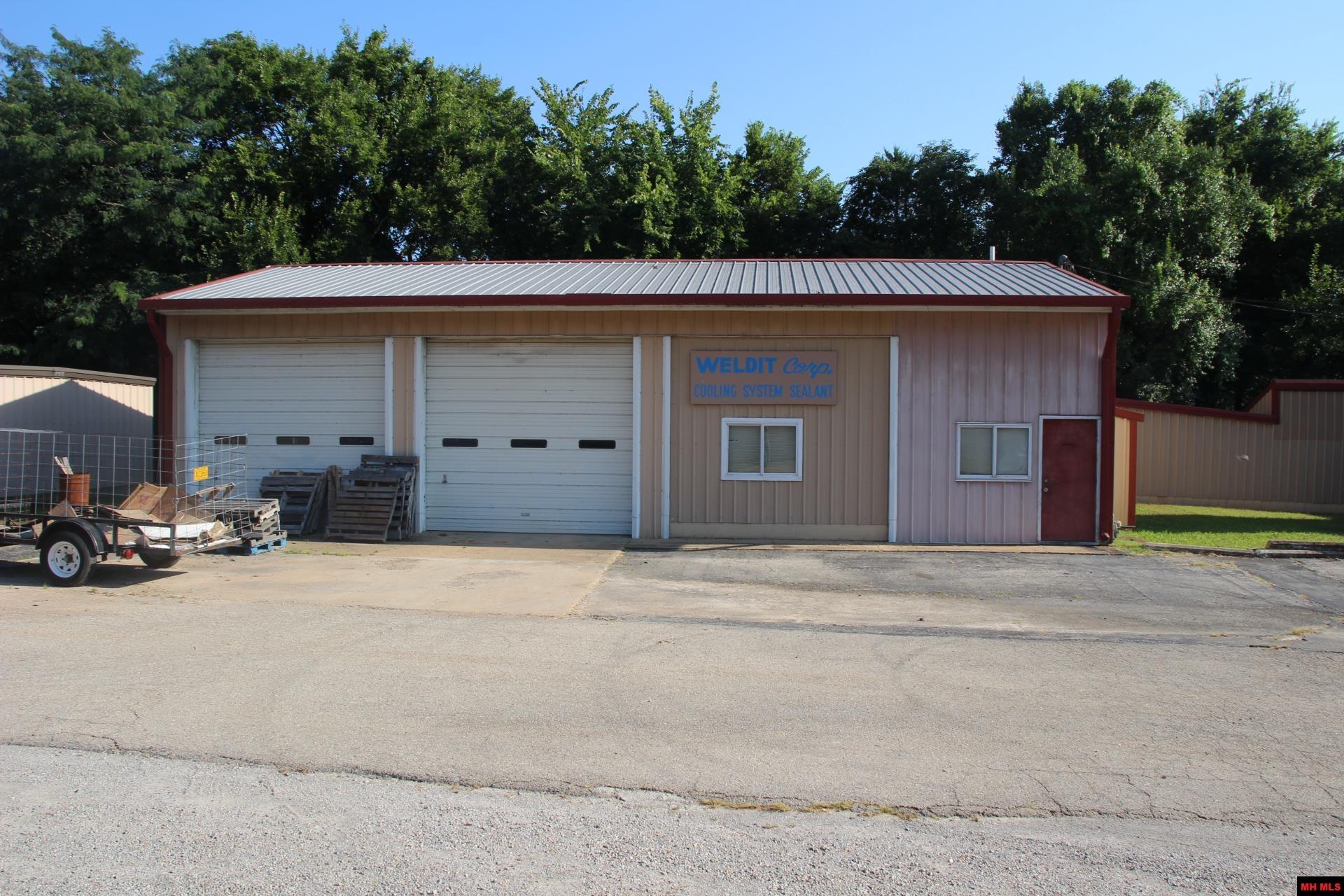 256 D & D PLAZA Yellville, AR