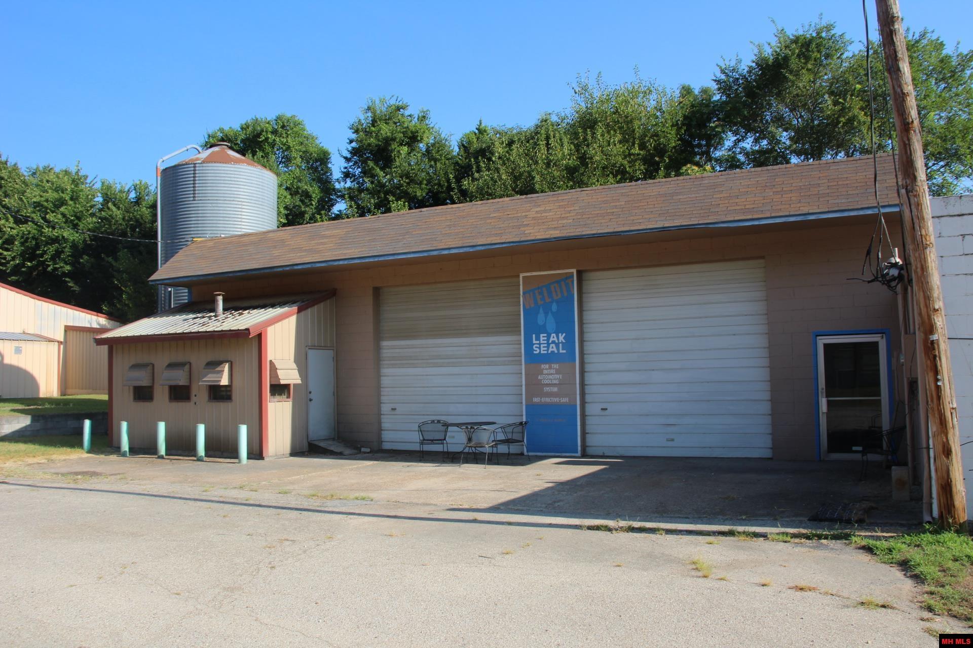 312 D & D PLAZA Yellville, AR
