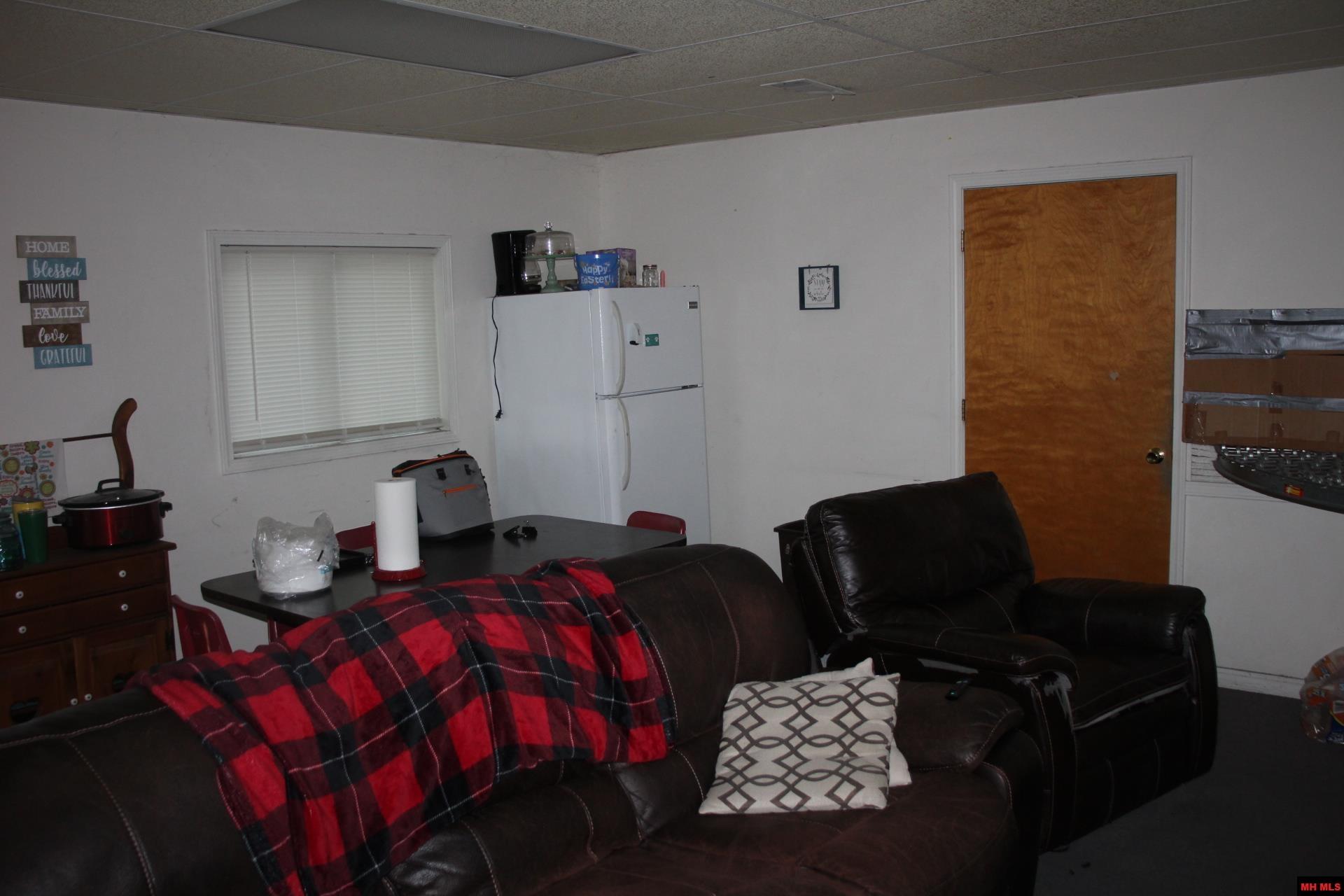 312 D & D PLAZA Yellville, AR